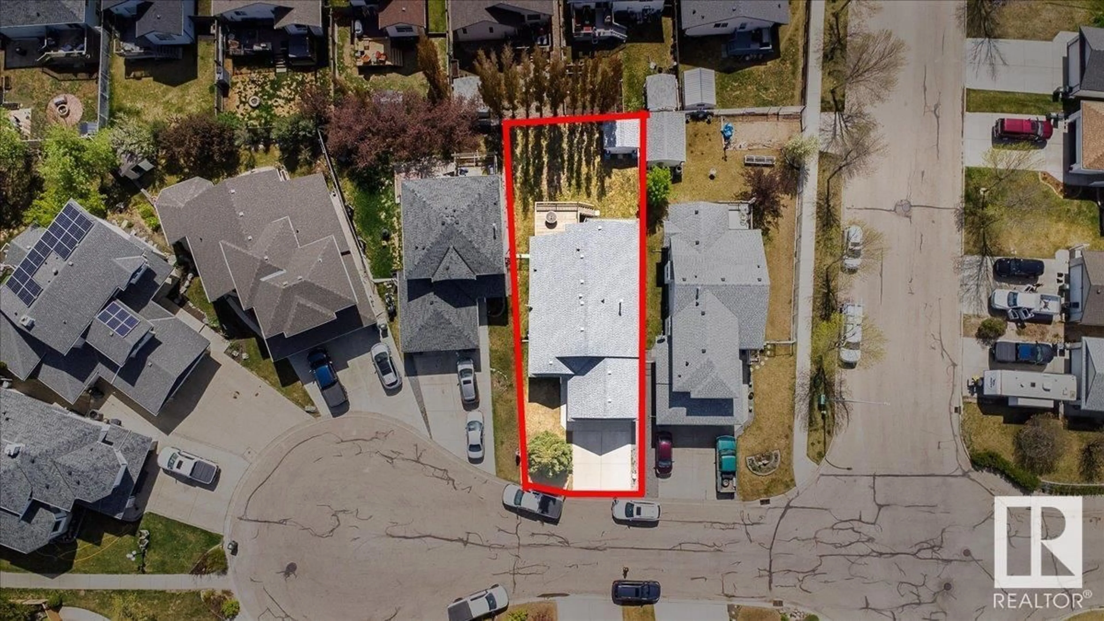 A pic from outside/outdoor area/front of a property/back of a property/a pic from drone, street for 464 KANANASKIS CL, Devon Alberta T9G2C5