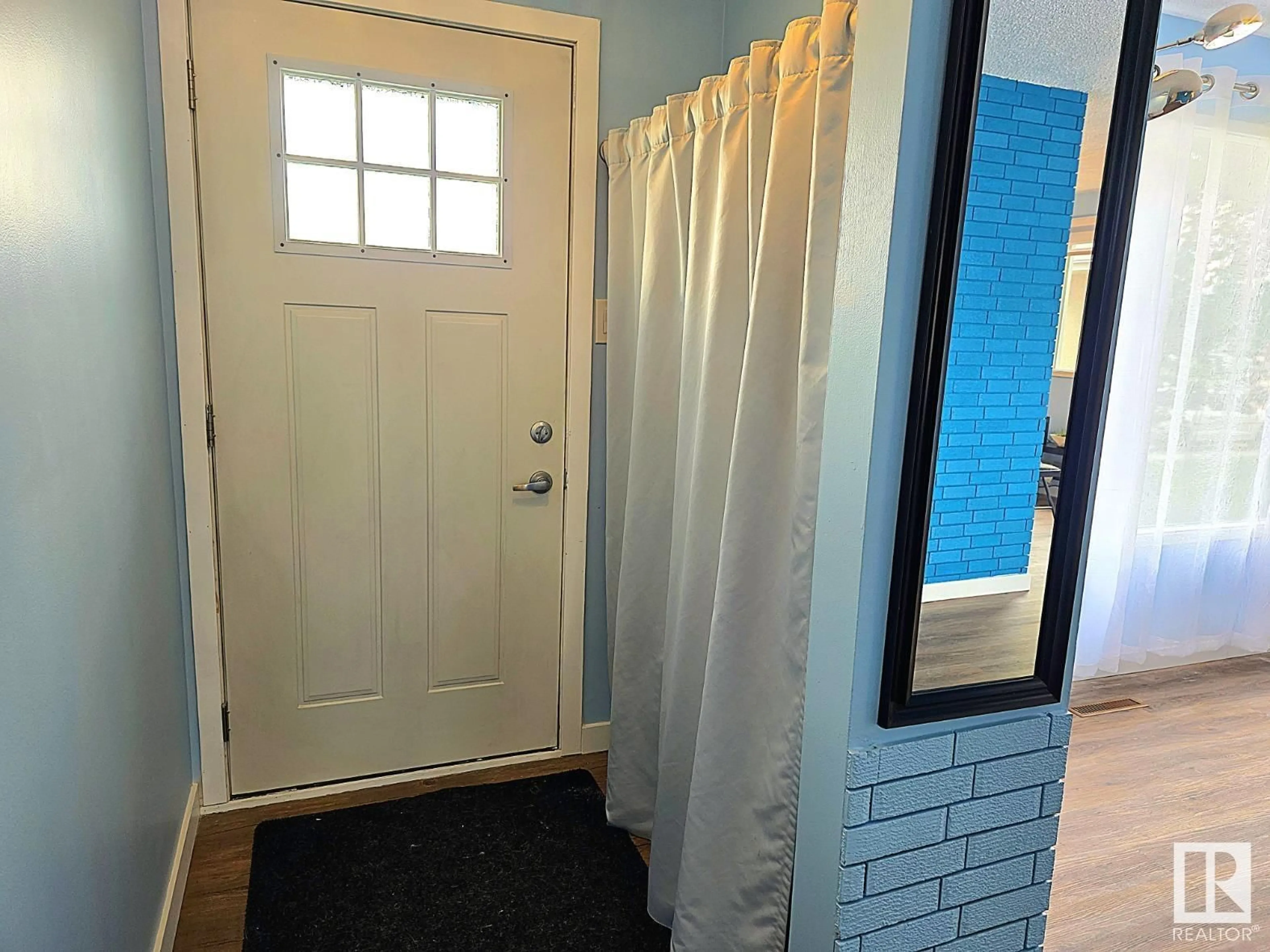 Indoor entryway for 16313 87 AV, Edmonton Alberta T5R4H1