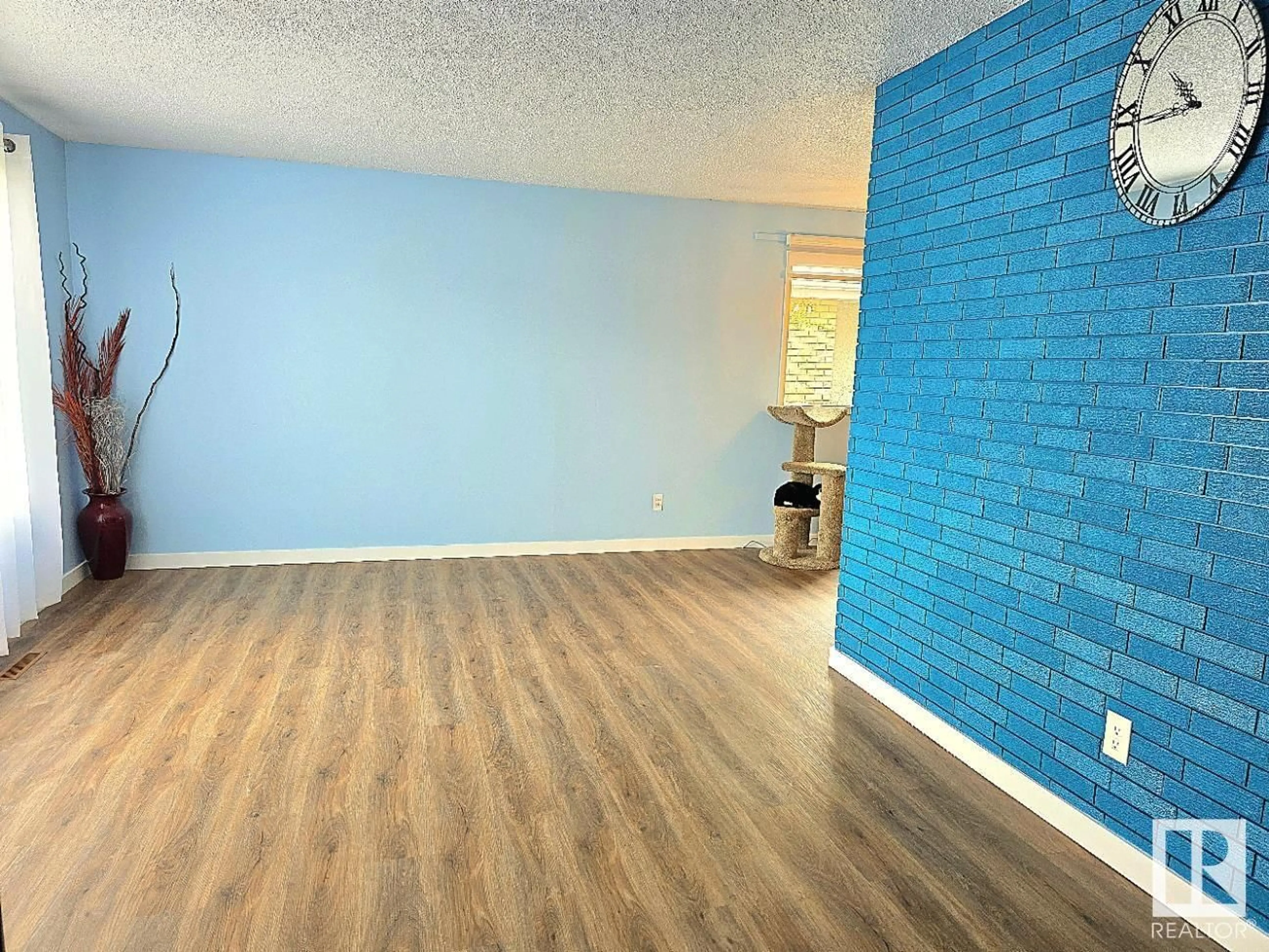 A pic of a room for 16313 87 AV, Edmonton Alberta T5R4H1