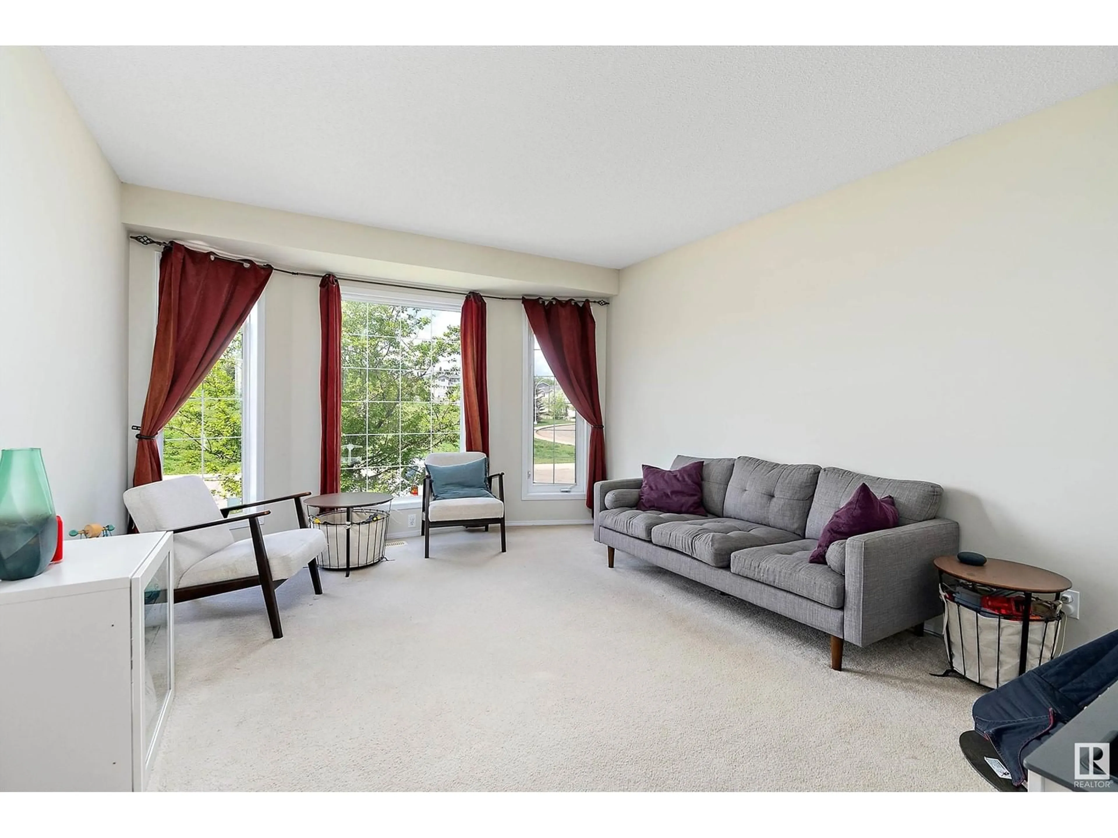 Living room with furniture, unknown for 1107 HYNDMAN RD, Edmonton Alberta T5A5J1