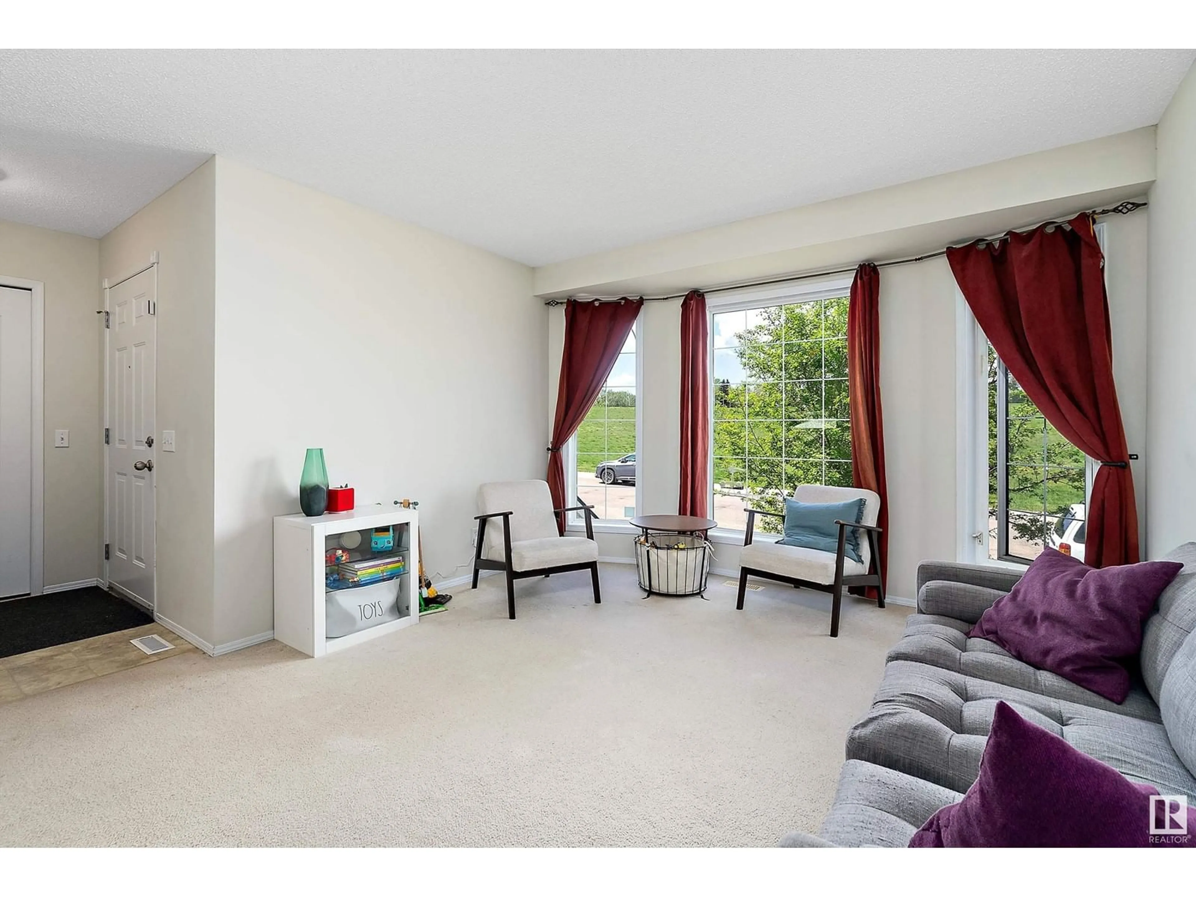 Living room with furniture, unknown for 1107 HYNDMAN RD, Edmonton Alberta T5A5J1
