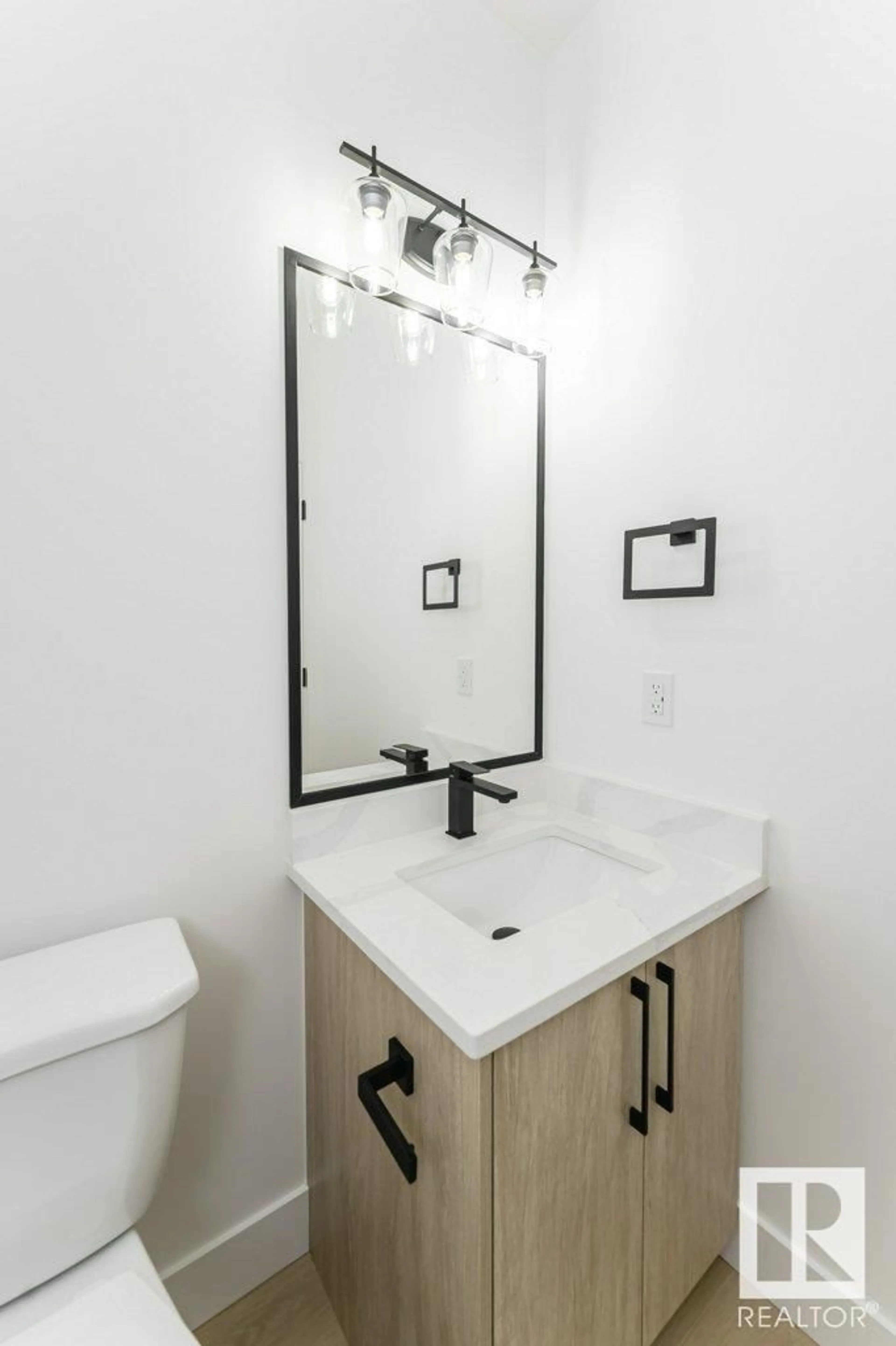 Standard bathroom, unknown for 23 PENN PL, Spruce Grove Alberta T7X2W6