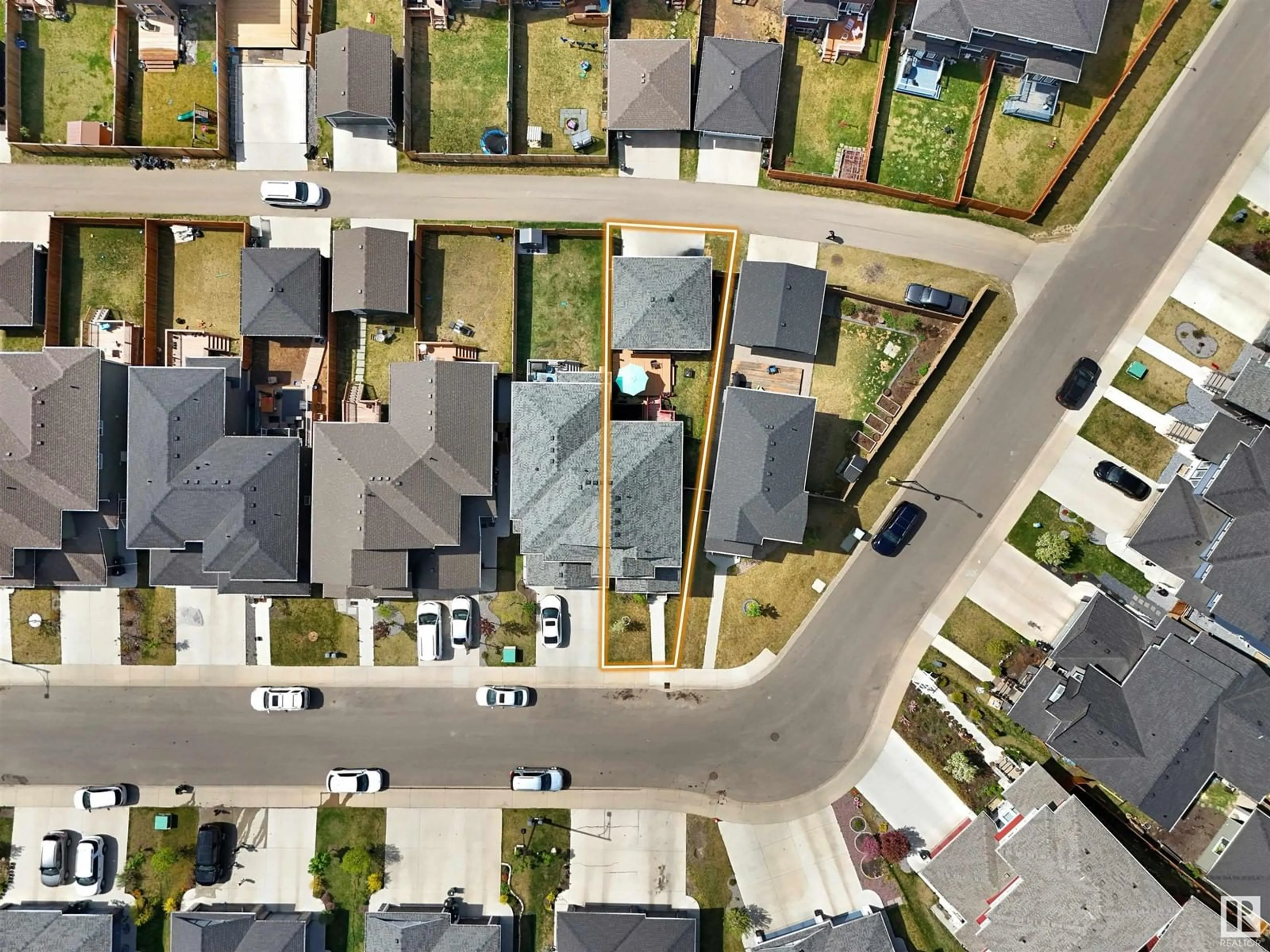 A pic from outside/outdoor area/front of a property/back of a property/a pic from drone, street for 2333 WONNACOTT CR, Edmonton Alberta T6X0J4