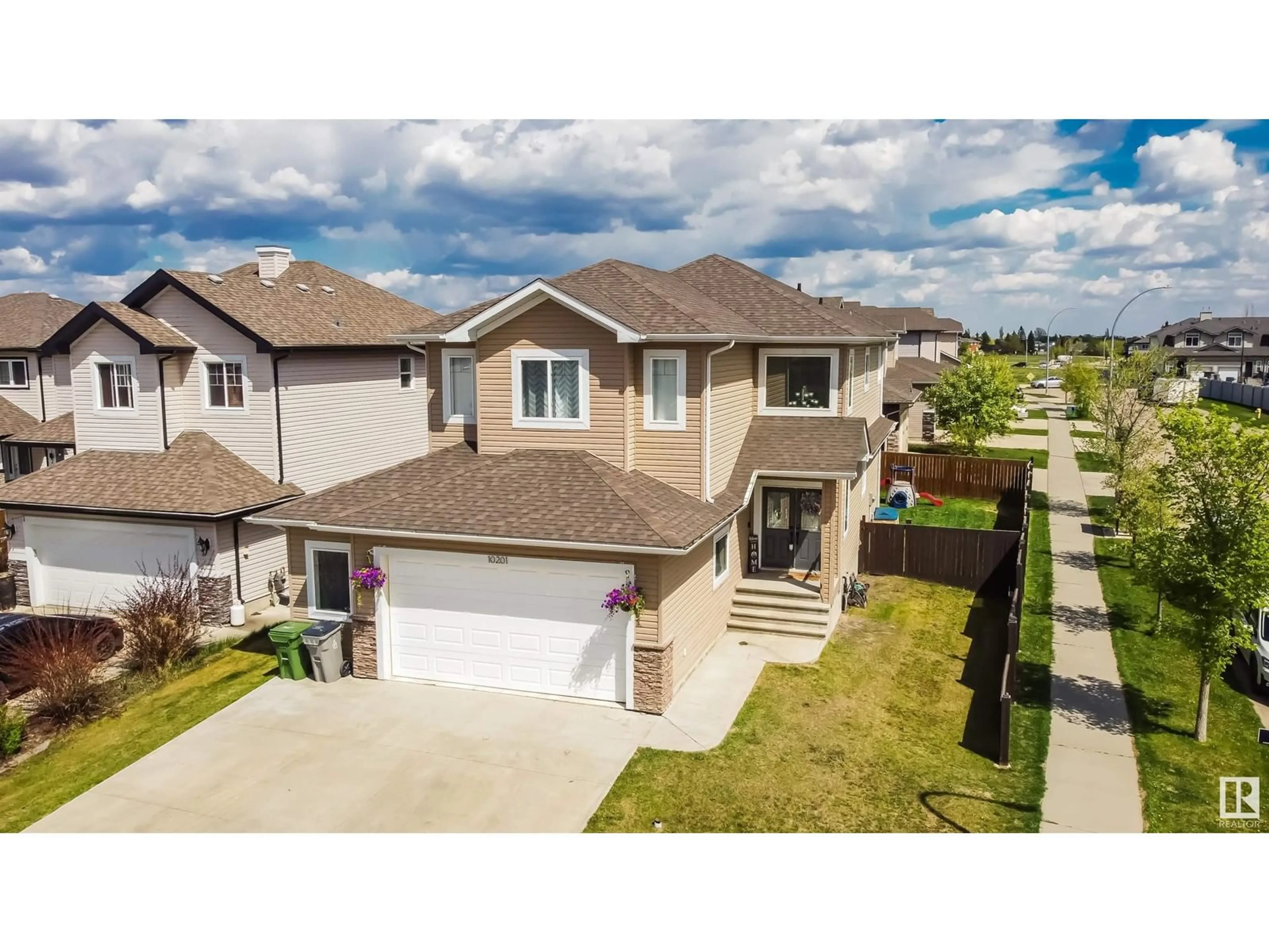 A pic from outside/outdoor area/front of a property/back of a property/a pic from drone, street for 10201 96 ST, Morinville Alberta T8R0B5