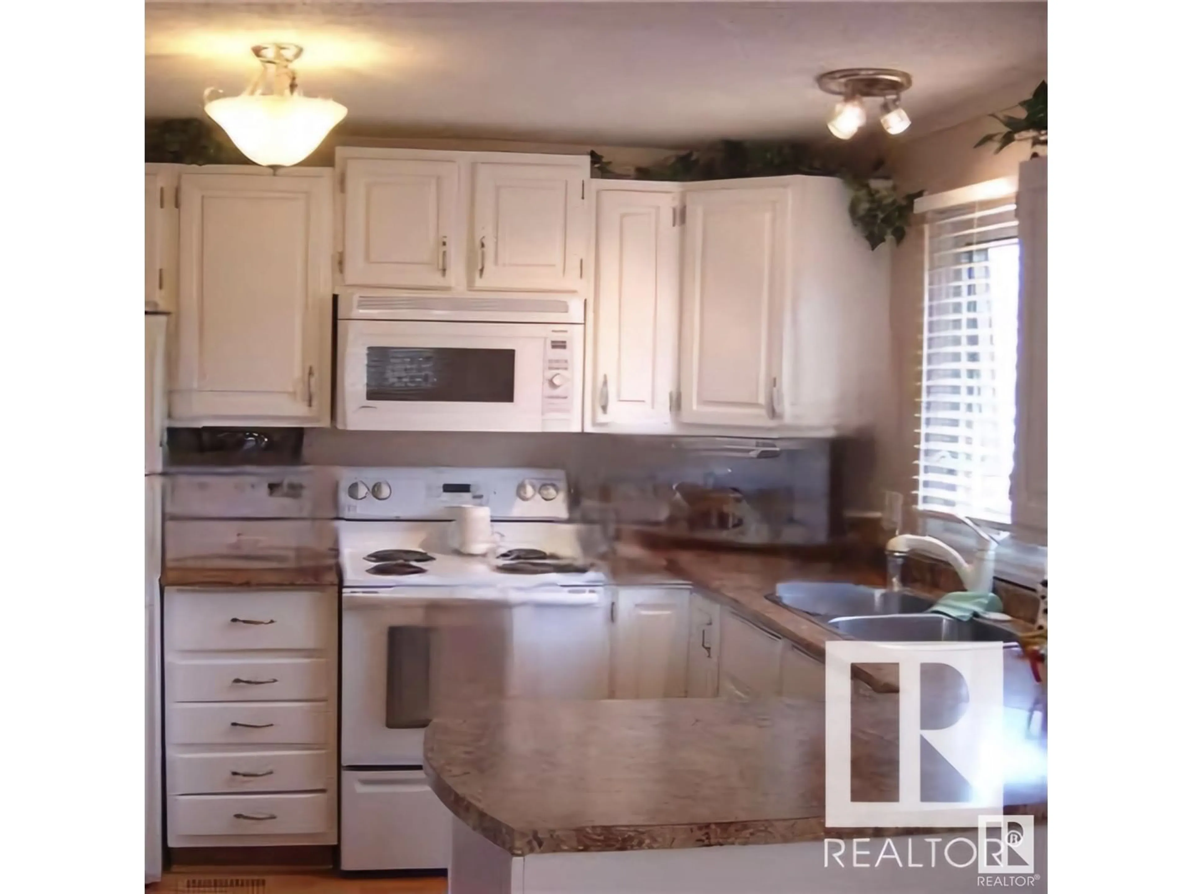 Open concept kitchen, unknown for 2 OAK RIDGE DRIVE, Edmonton Alberta T6P1G8