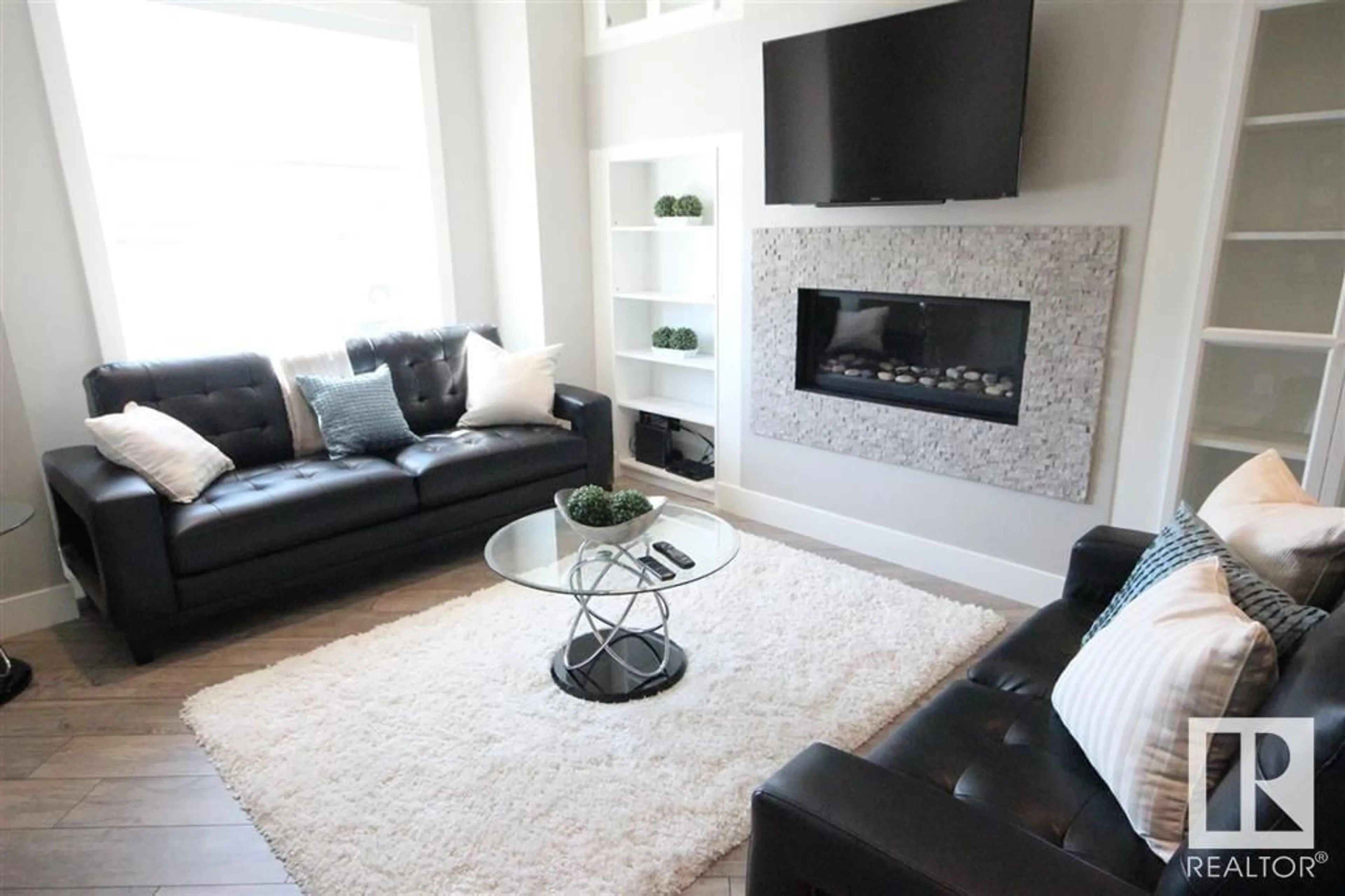 Living room with furniture, carpet floor for NW - 10604/06/08 61 AV, Edmonton Alberta T6H1L7