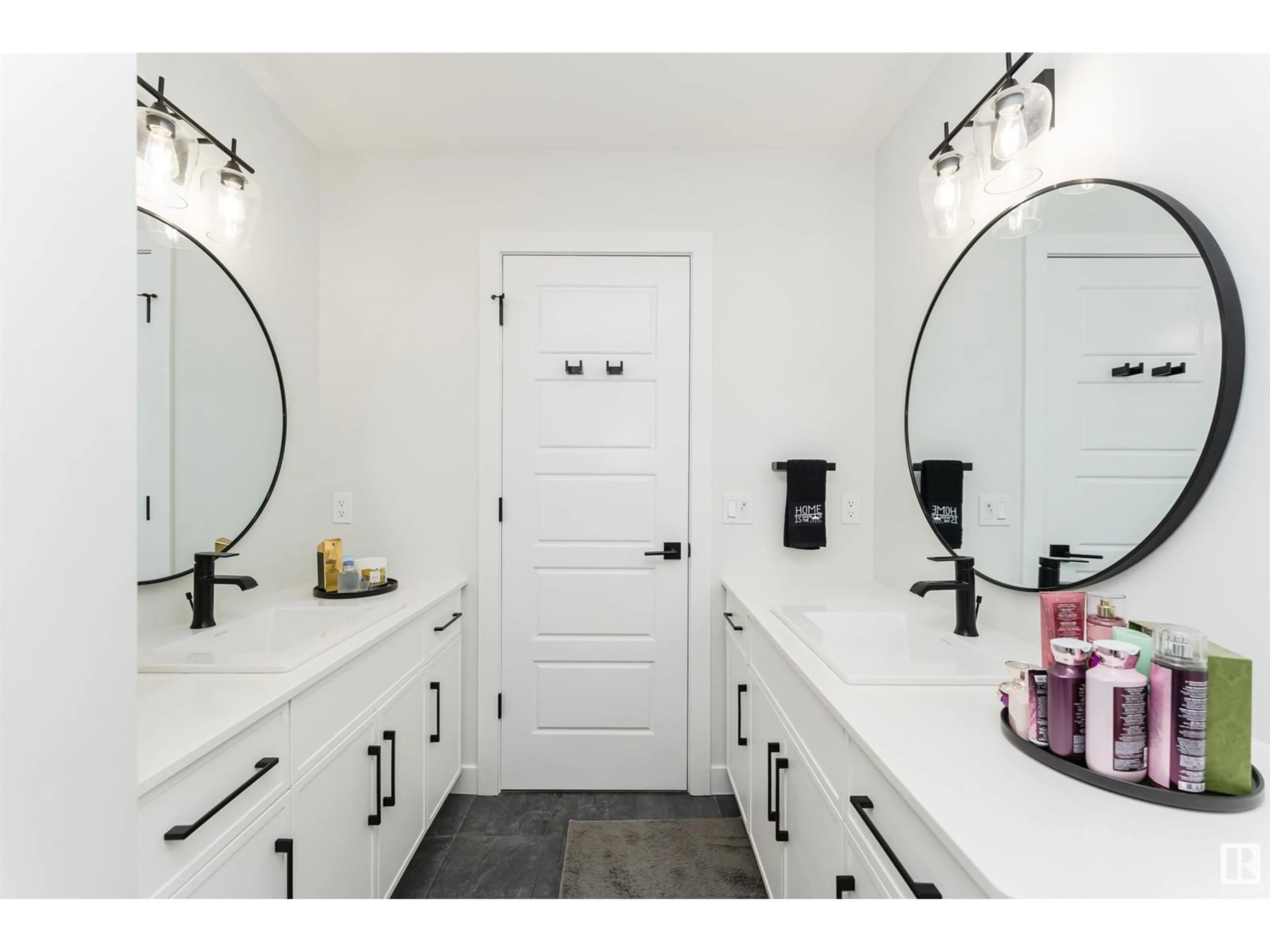 Contemporary bathroom, ceramic/tile floor for 7343 179 AV, Edmonton Alberta T5Z0M7