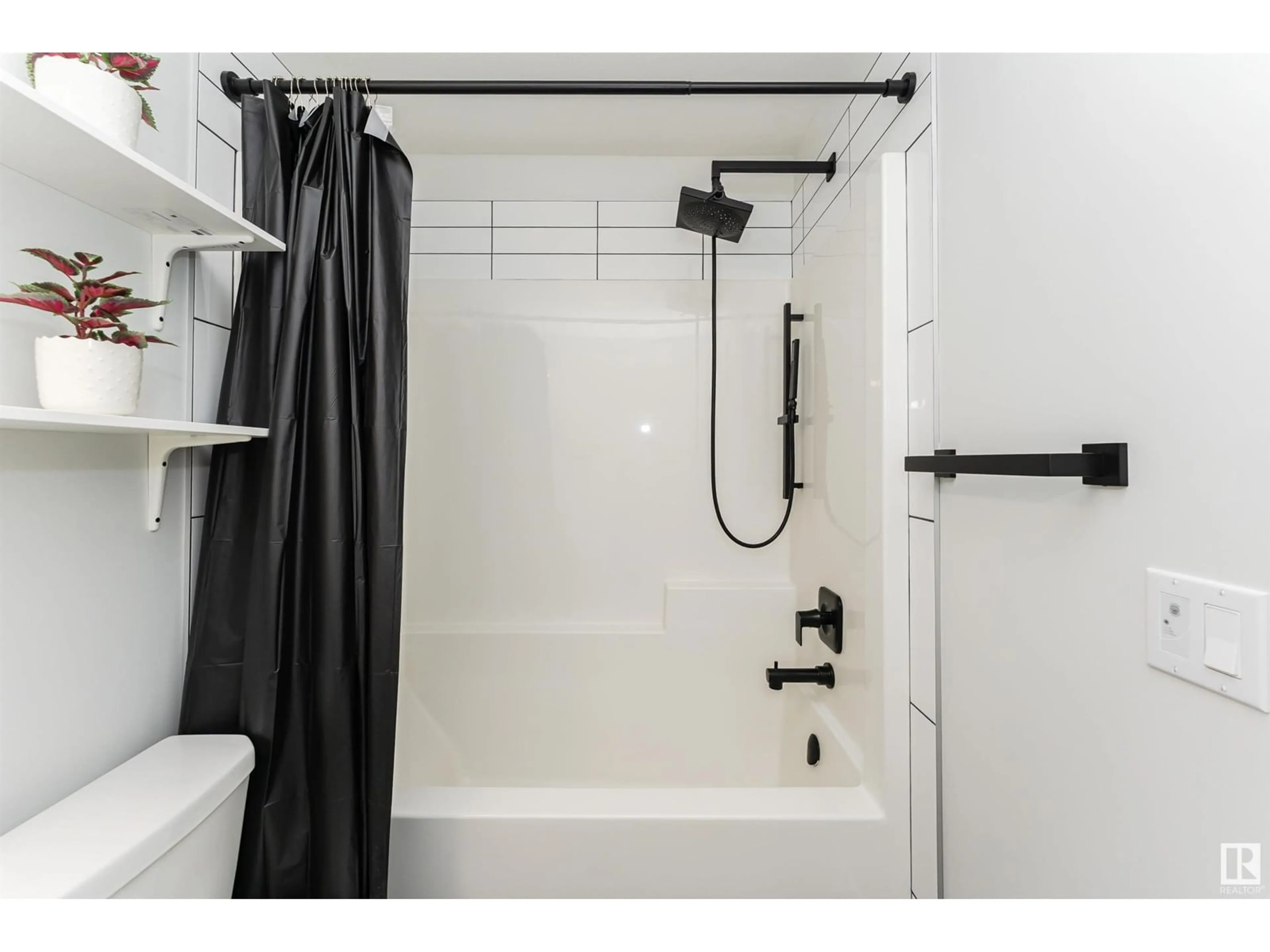Standard bathroom, ceramic/tile floor for 7343 179 AV, Edmonton Alberta T5Z0M7