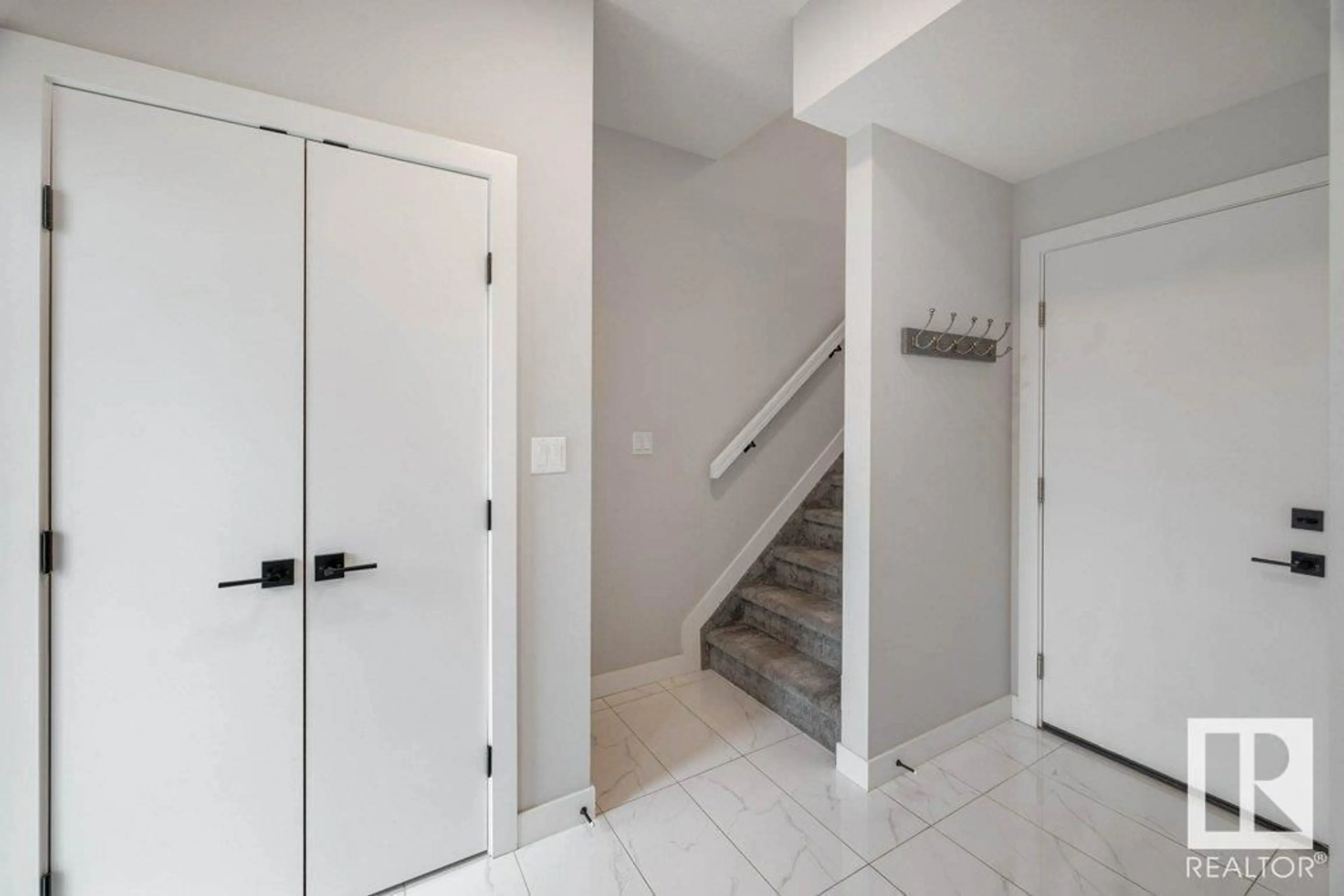 Indoor entryway for SW - 1705 KEENE CR, Edmonton Alberta T6W4B6