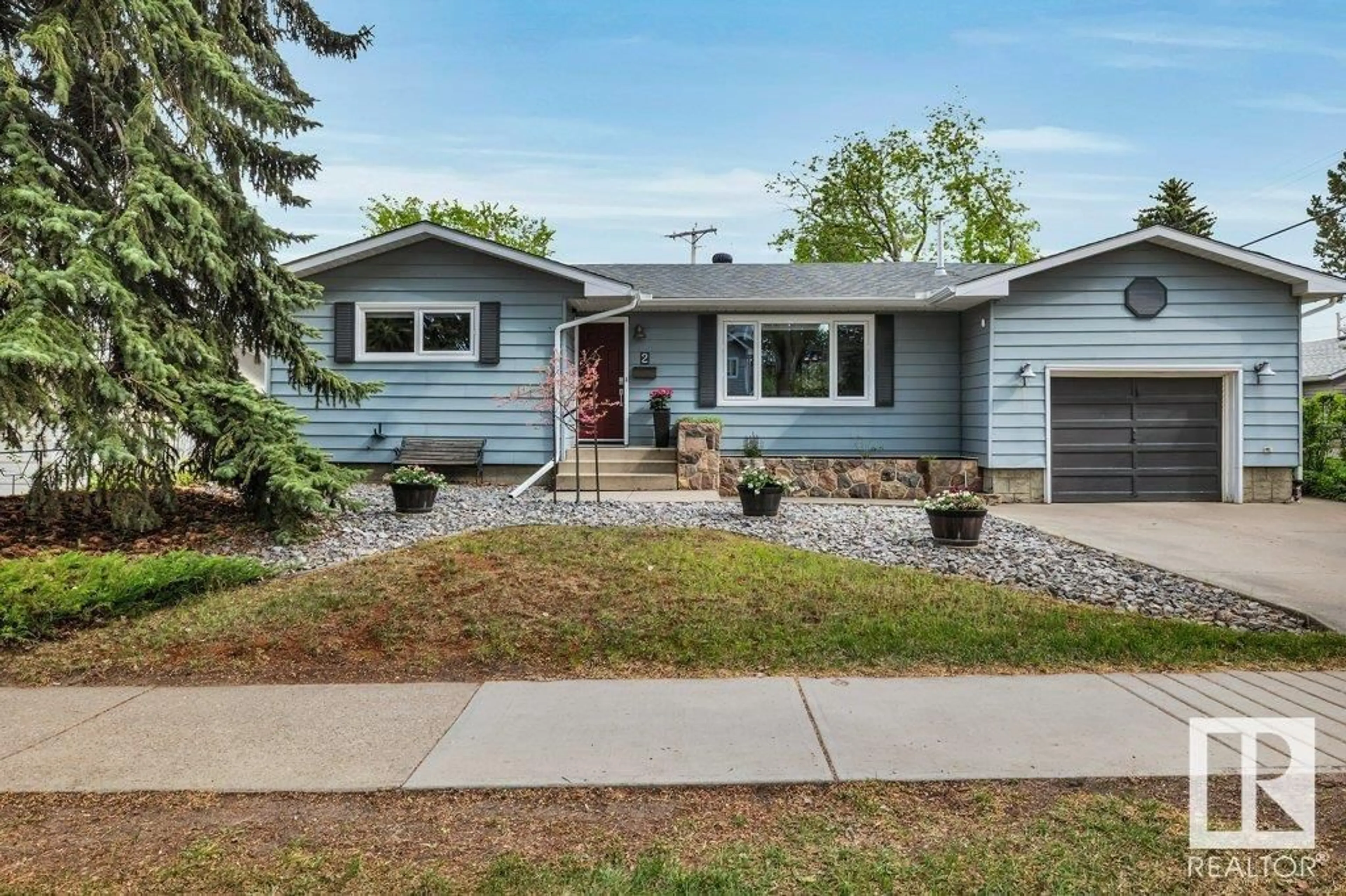 Home with vinyl exterior material, street for 2 SYCAMORE AV, St. Albert Alberta T8N0K3