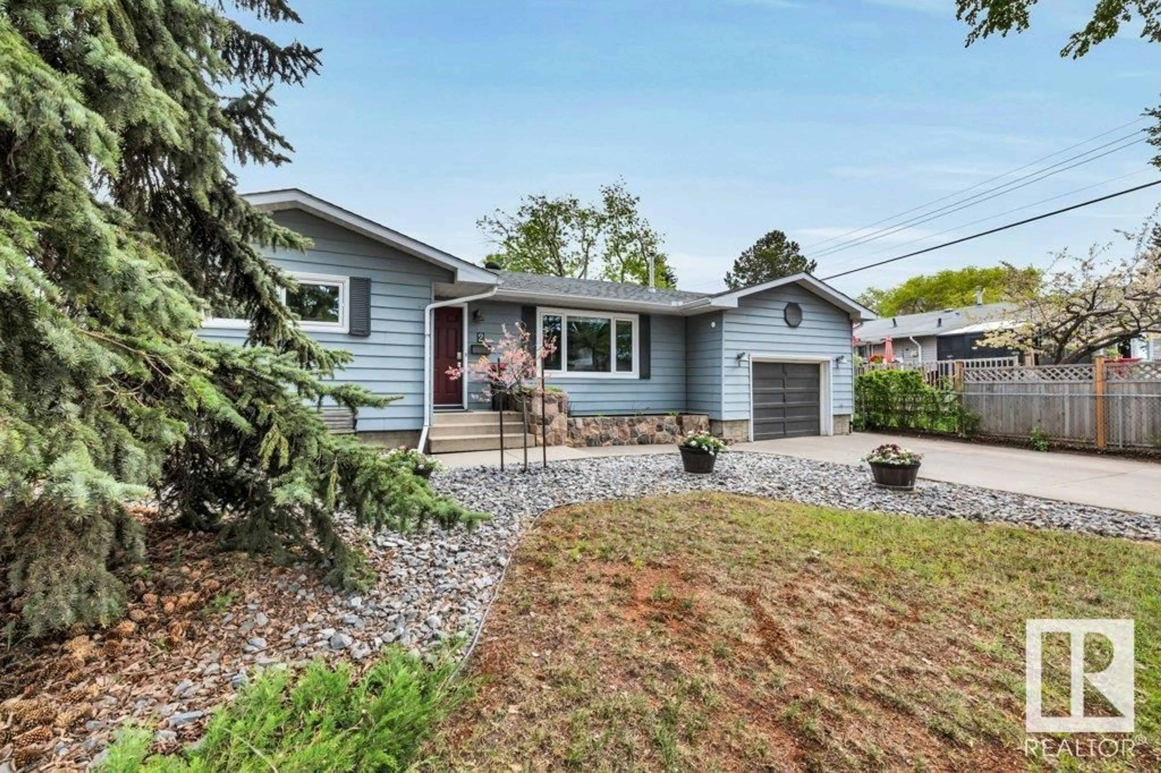 Home with vinyl exterior material, street for 2 SYCAMORE AV, St. Albert Alberta T8N0K3