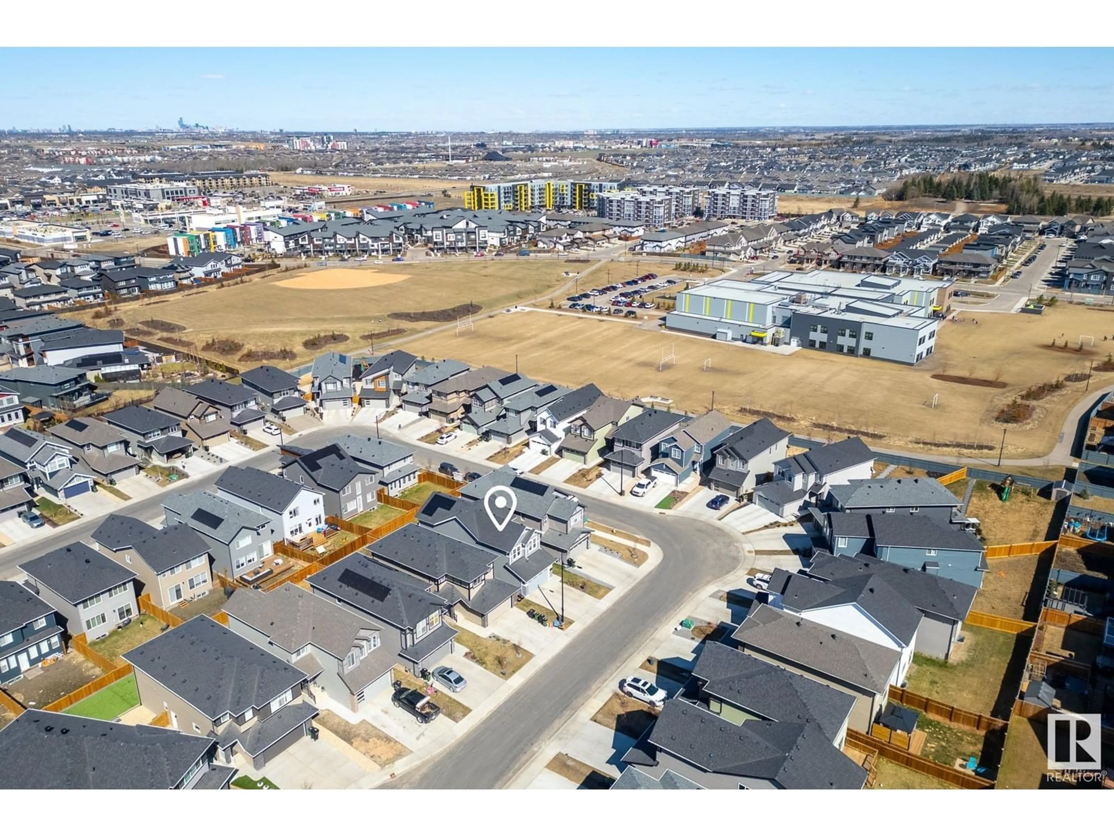 A pic from outside/outdoor area/front of a property/back of a property/a pic from drone, street for 4832 KINNEY RD, Edmonton Alberta T6W5G2
