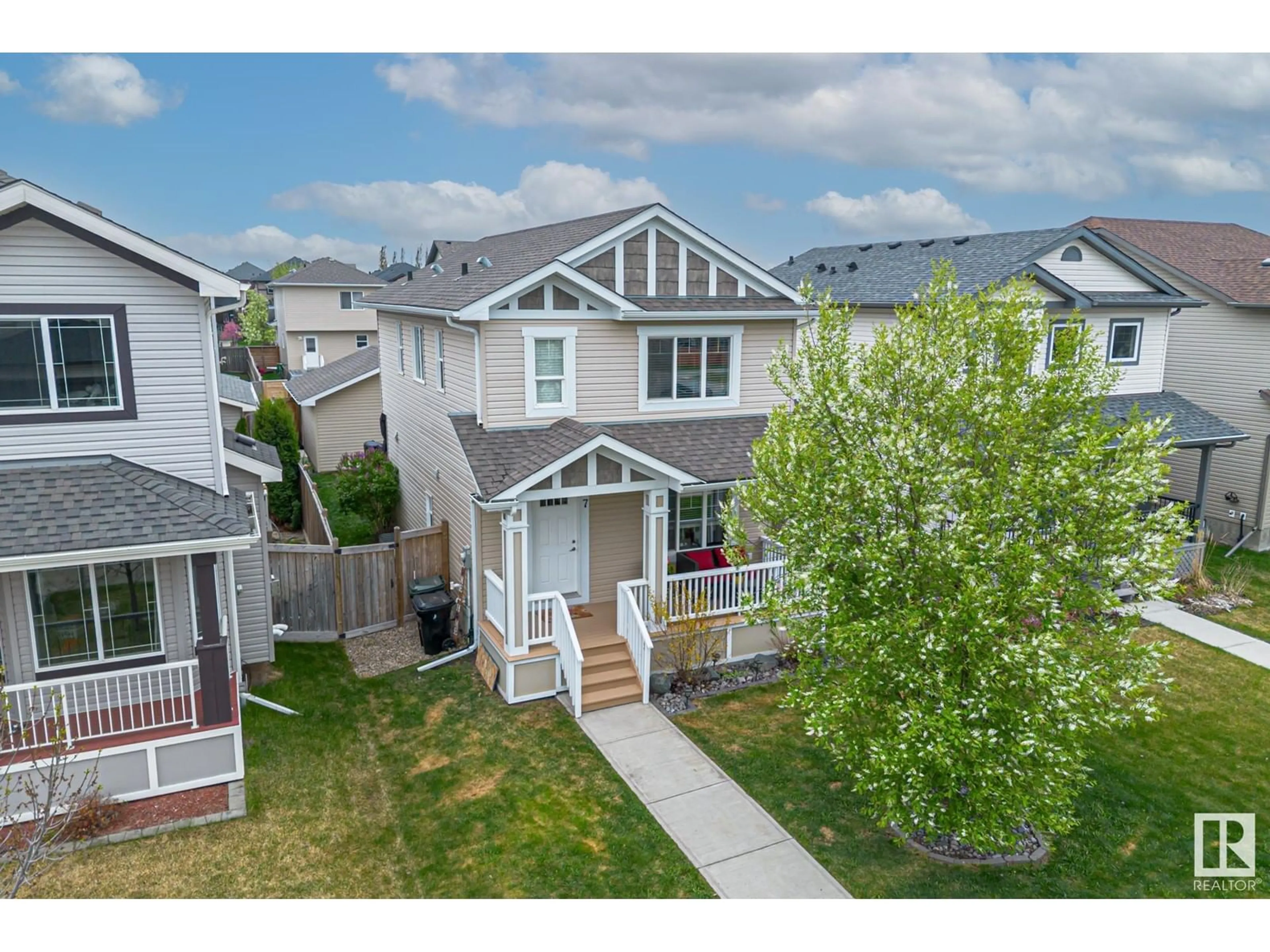 A pic from outside/outdoor area/front of a property/back of a property/a pic from drone, street for 7 HEWITT CI, Spruce Grove Alberta T7X0K6
