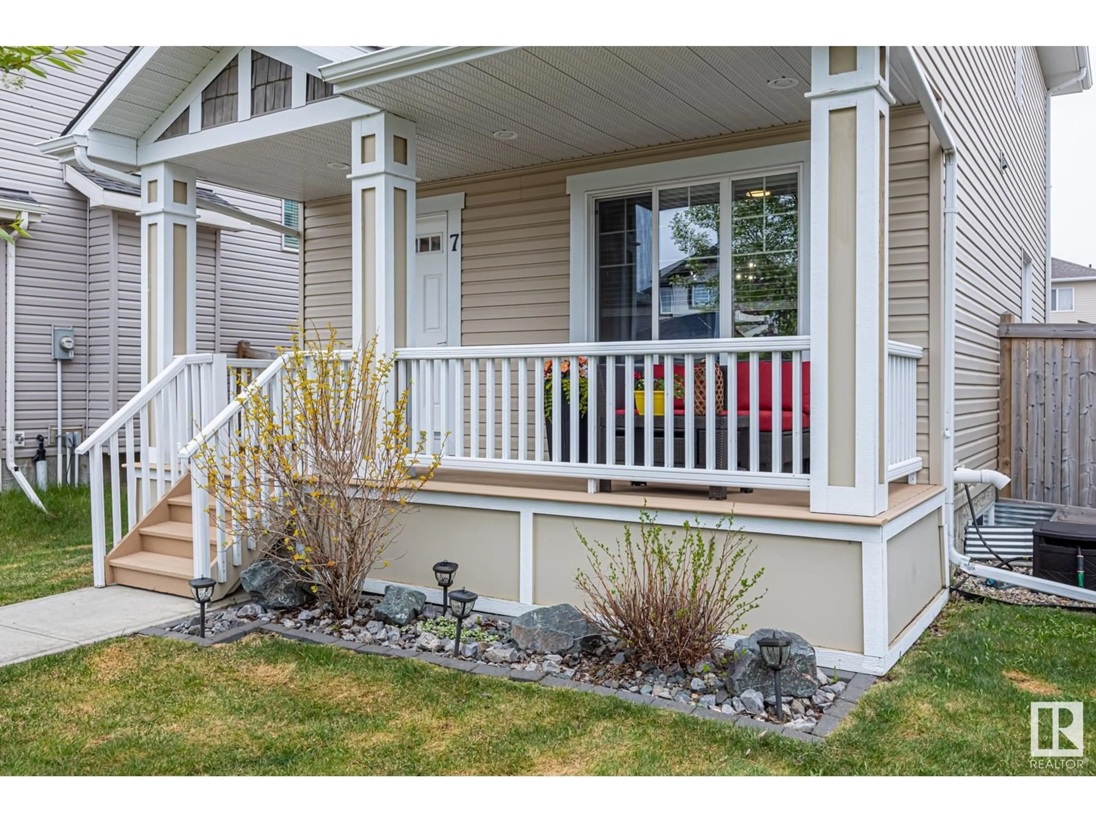 Home with vinyl exterior material, street for 7 HEWITT CI, Spruce Grove Alberta T7X0K6