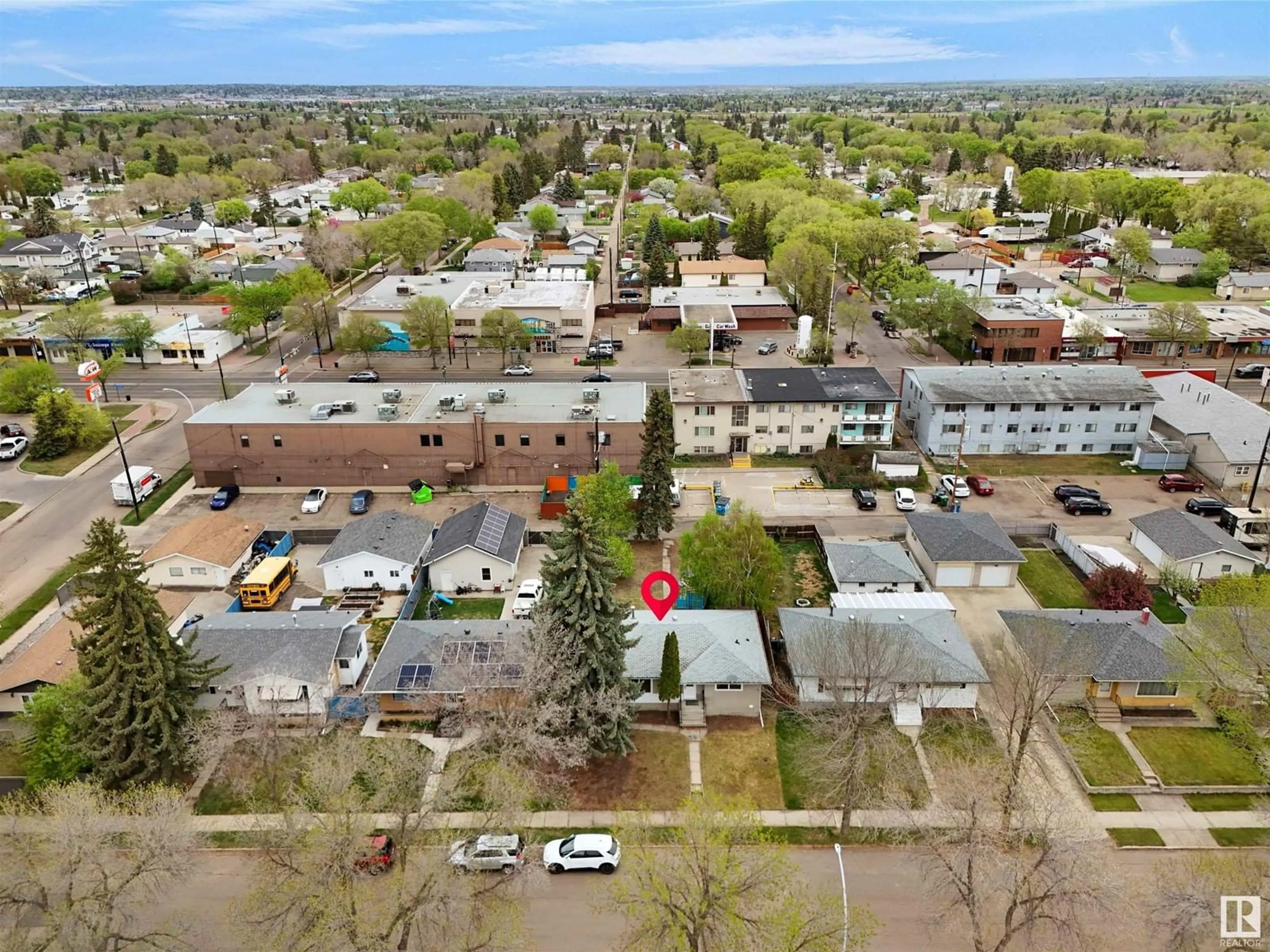 A pic from outside/outdoor area/front of a property/back of a property/a pic from drone, unknown for 4034 117 AV, Edmonton Alberta T5W0Y2