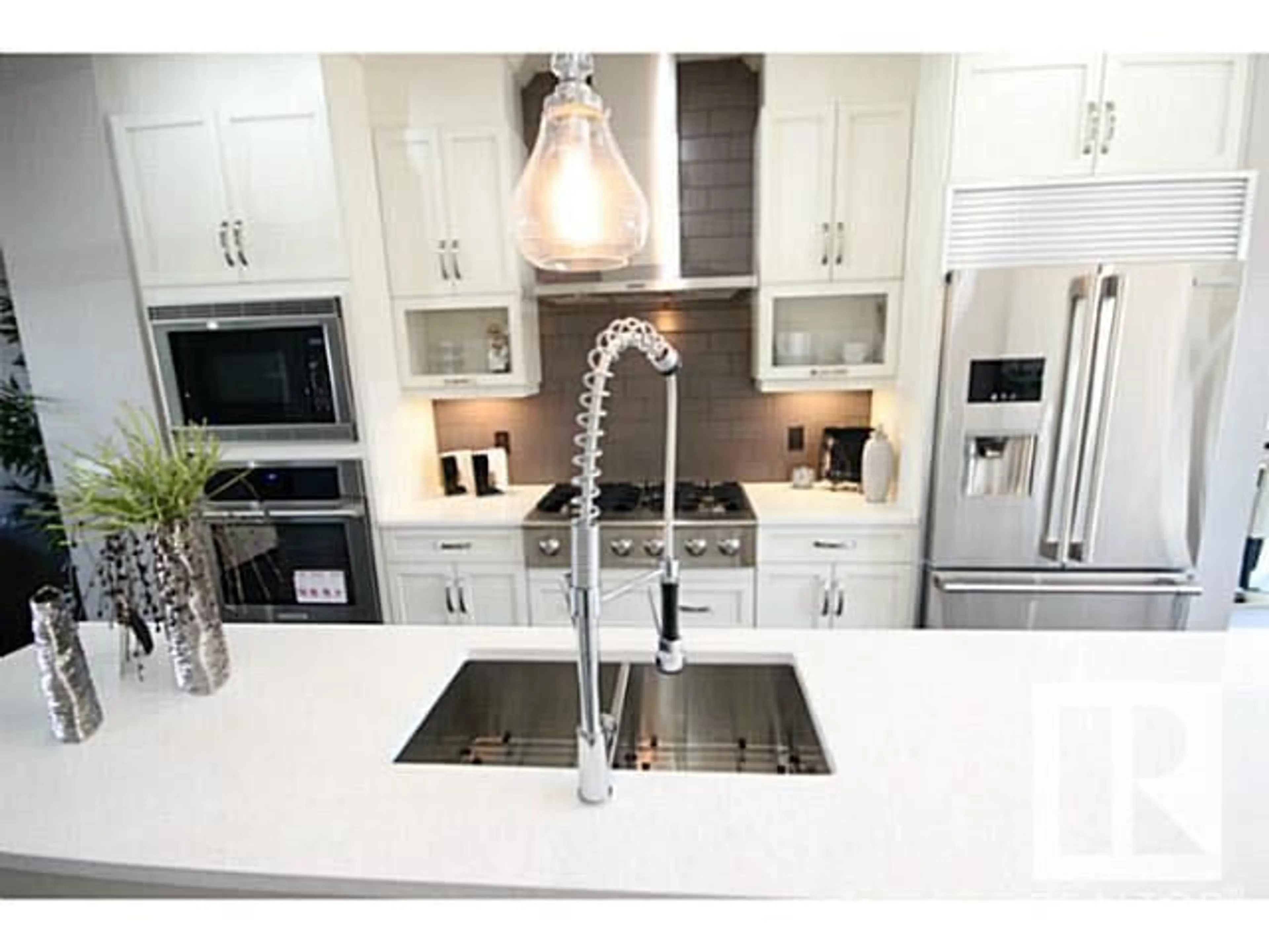 Contemporary kitchen, ceramic/tile floor for 11333 76 AV, Edmonton Alberta T6G0K3