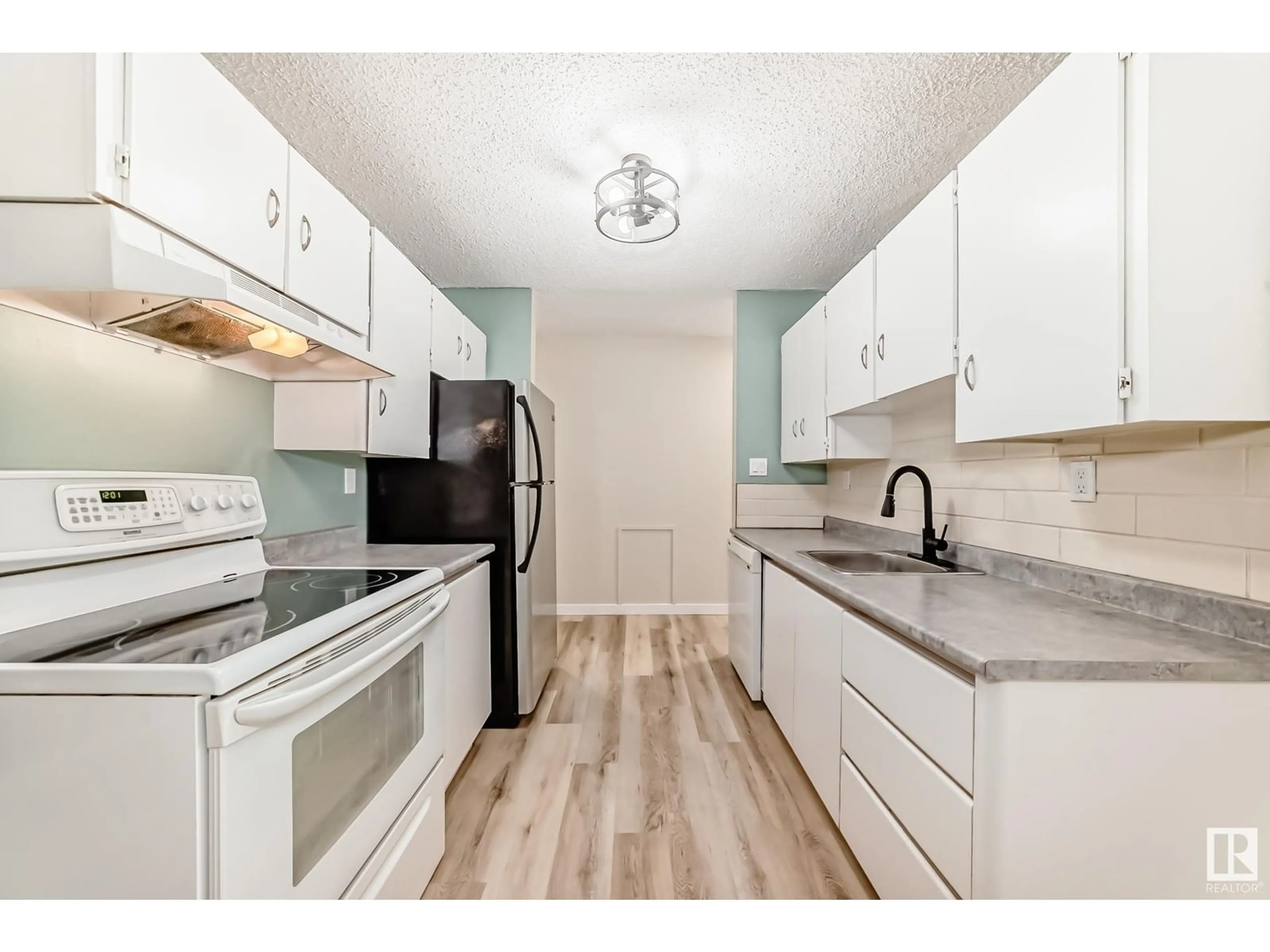 Standard kitchen, unknown for #108 - 10730 112 ST, Edmonton Alberta T5H3H1