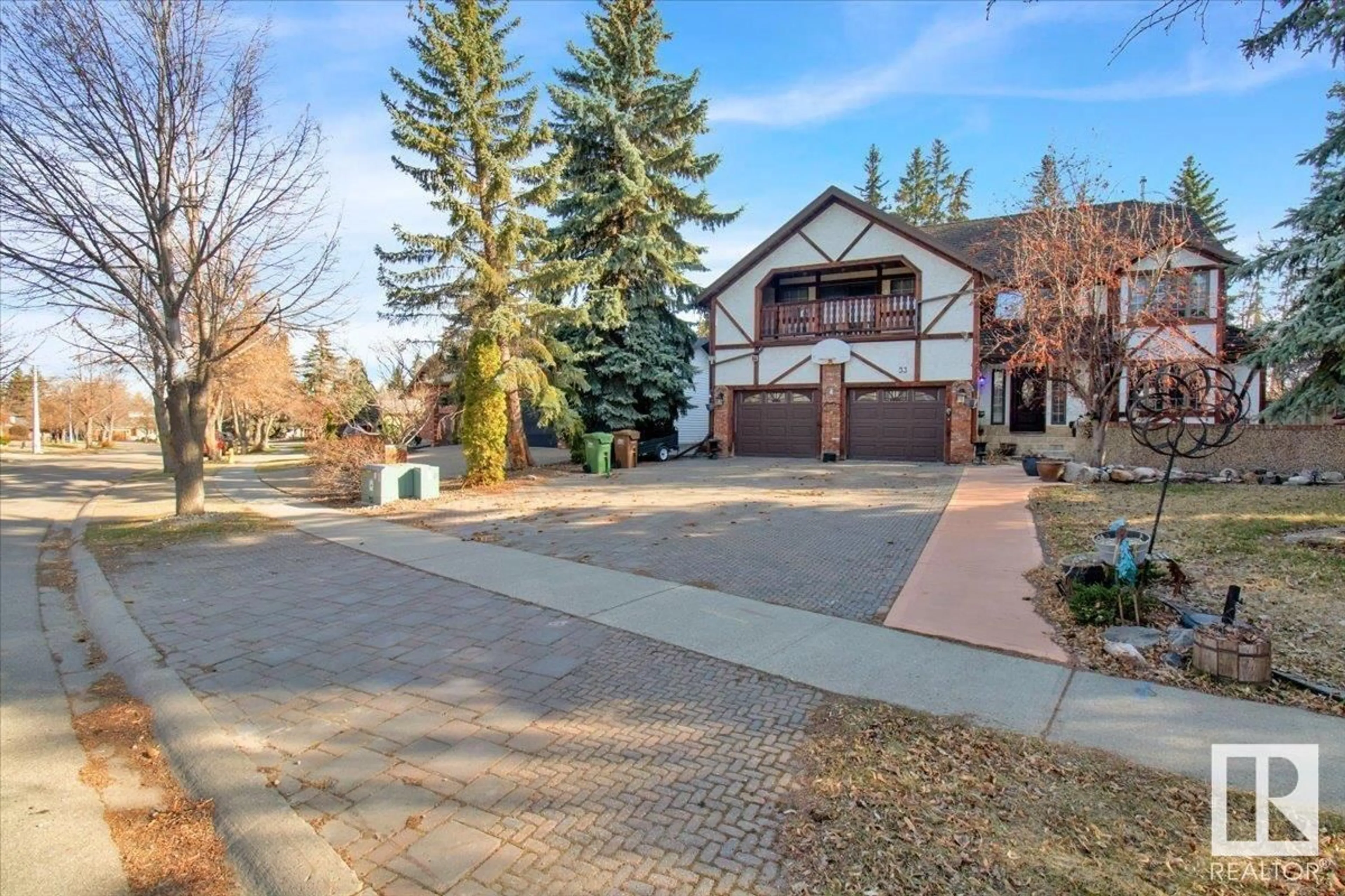 A pic from outside/outdoor area/front of a property/back of a property/a pic from drone, street for 33 GLEN MEADOW CR, St. Albert Alberta T8N3A2