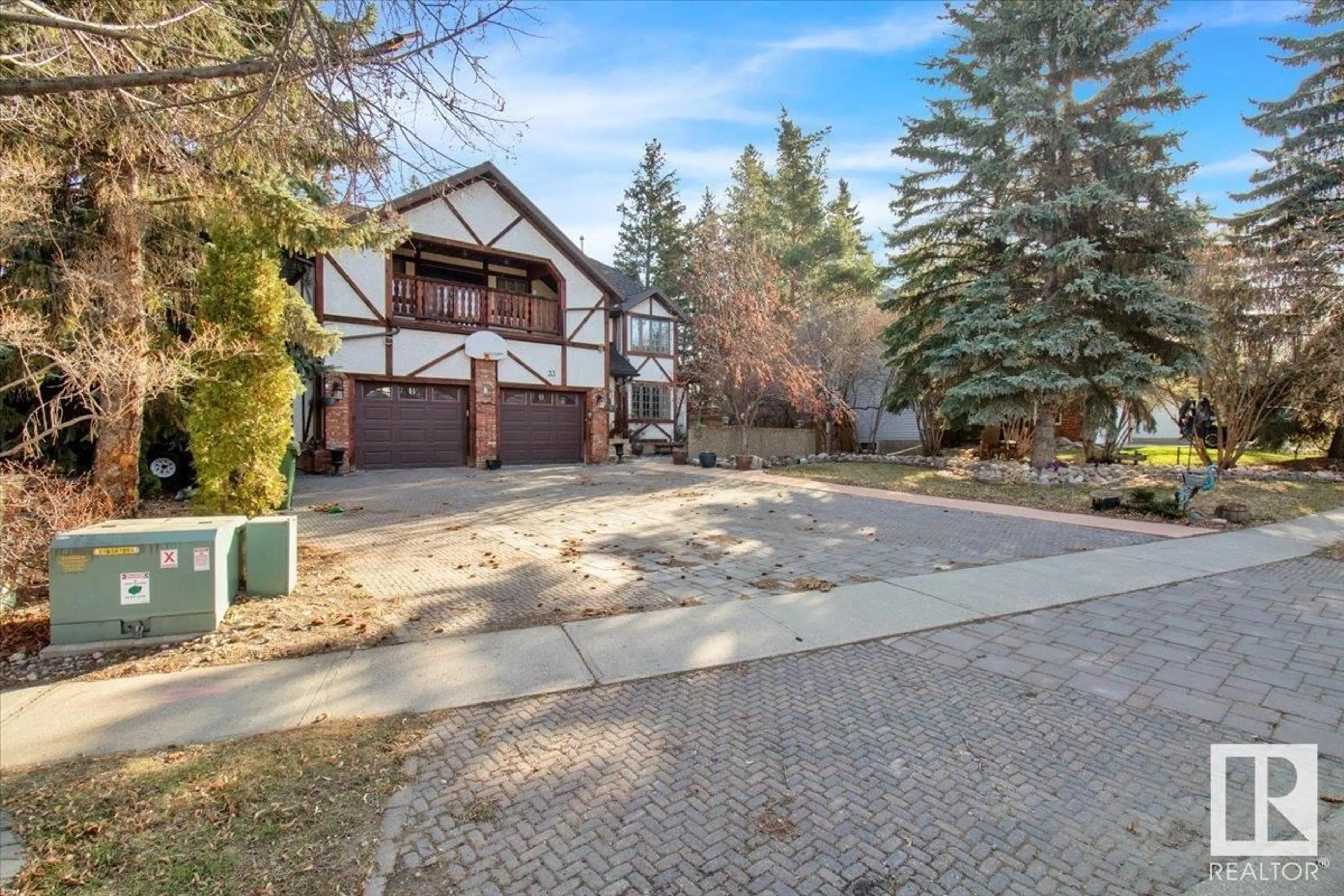 A pic from outside/outdoor area/front of a property/back of a property/a pic from drone, street for 33 GLEN MEADOW CR, St. Albert Alberta T8N3A2