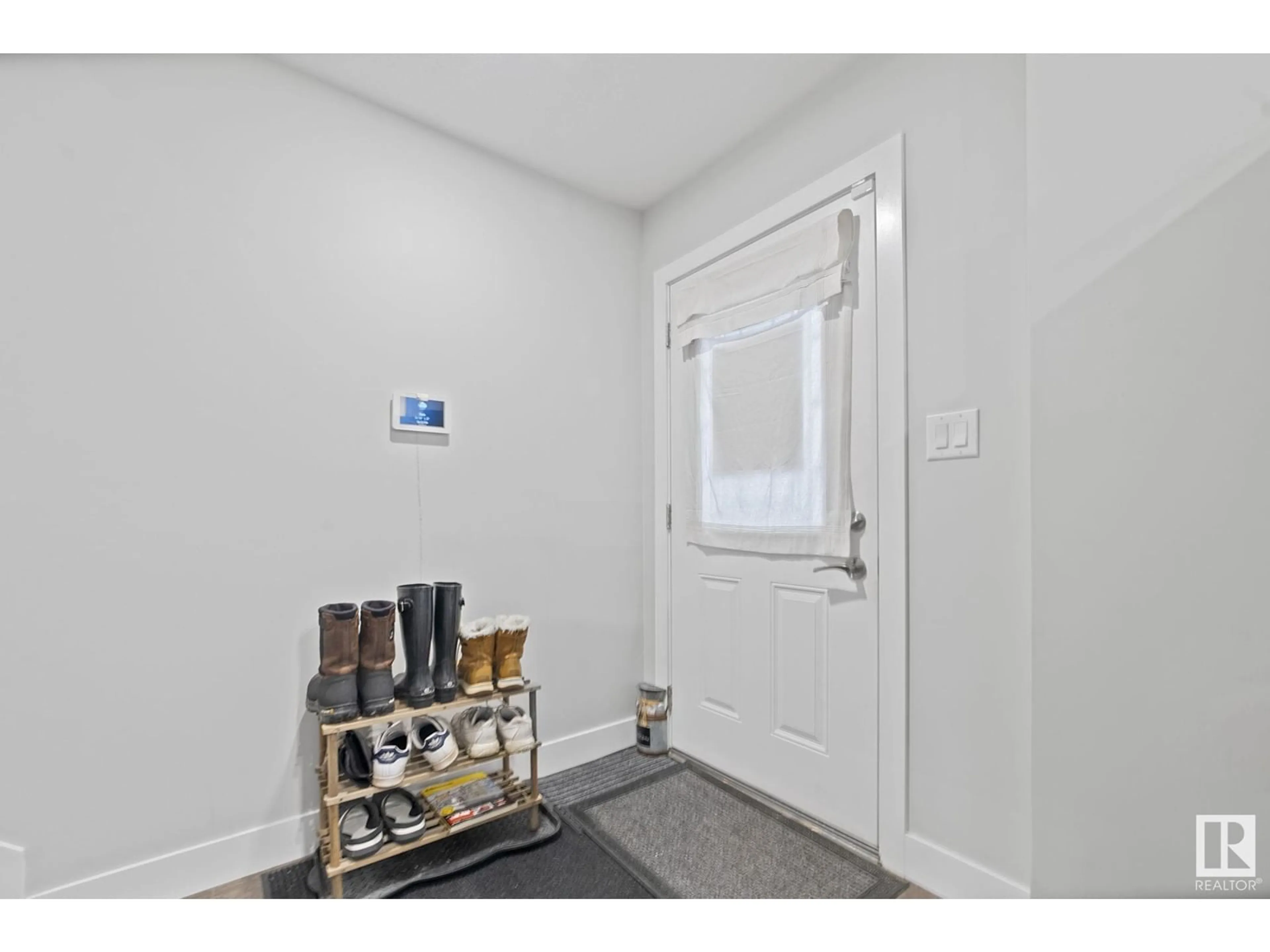 Indoor entryway for 12017 94 ST, Edmonton Alberta T5G1J8