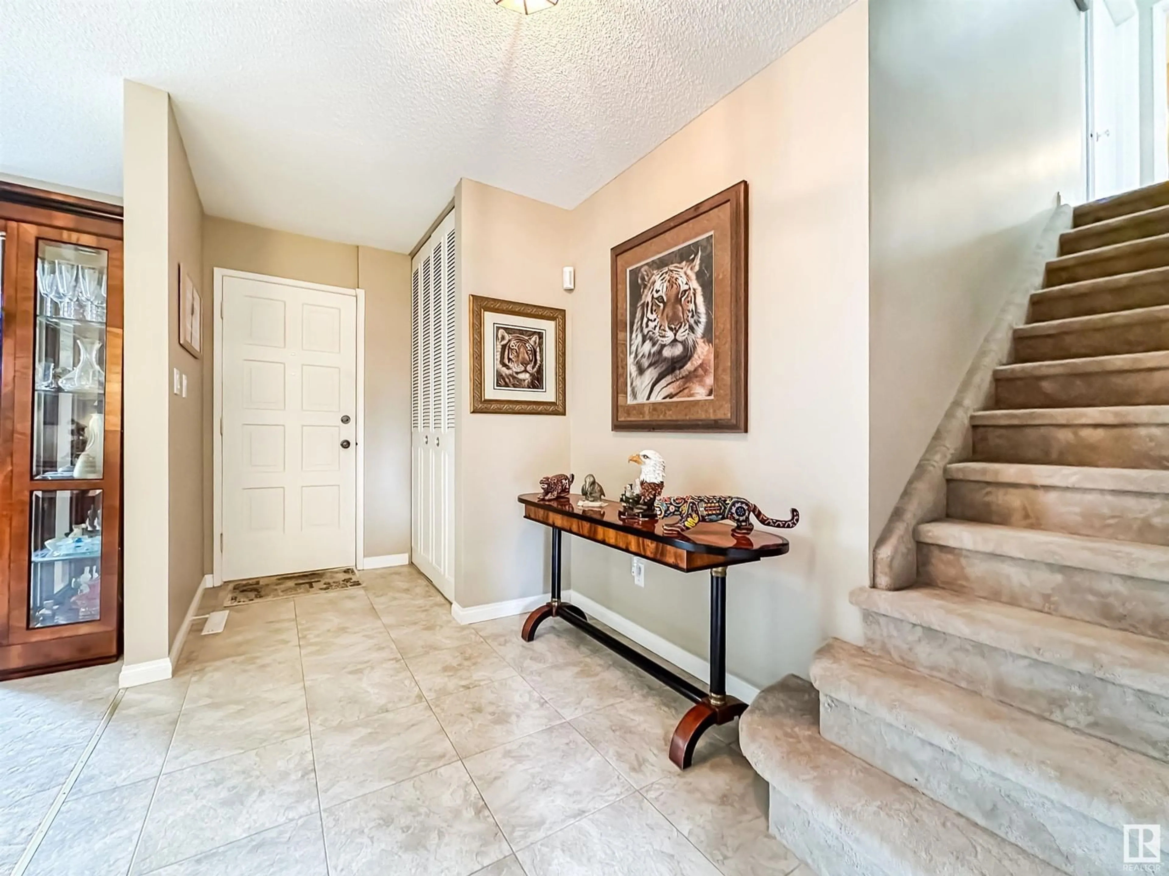 Indoor entryway for 14311 58 AV, Edmonton Alberta T6H1C9