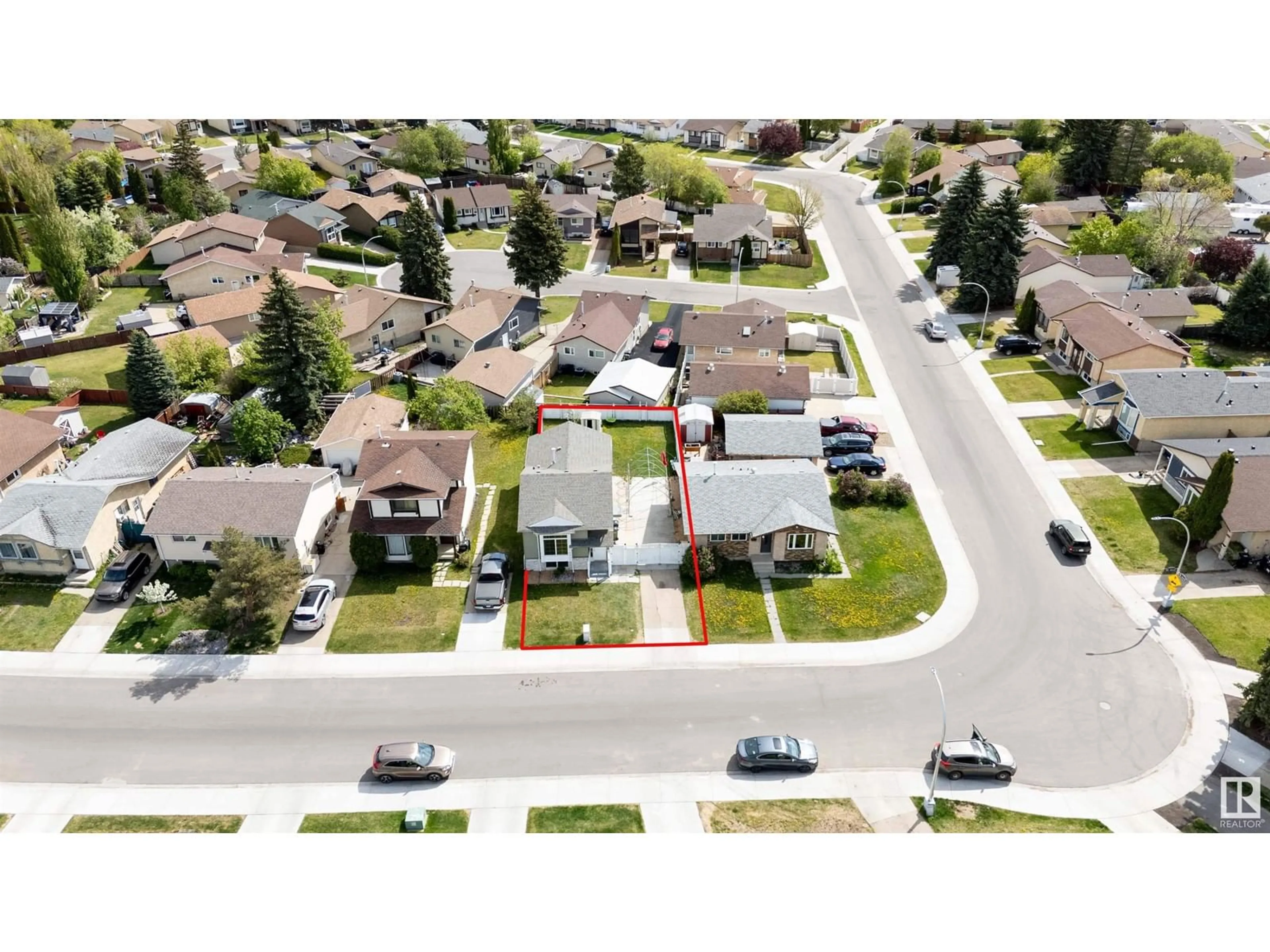 A pic from outside/outdoor area/front of a property/back of a property/a pic from drone, street for 16907 103 ST, Edmonton Alberta T5X4L5