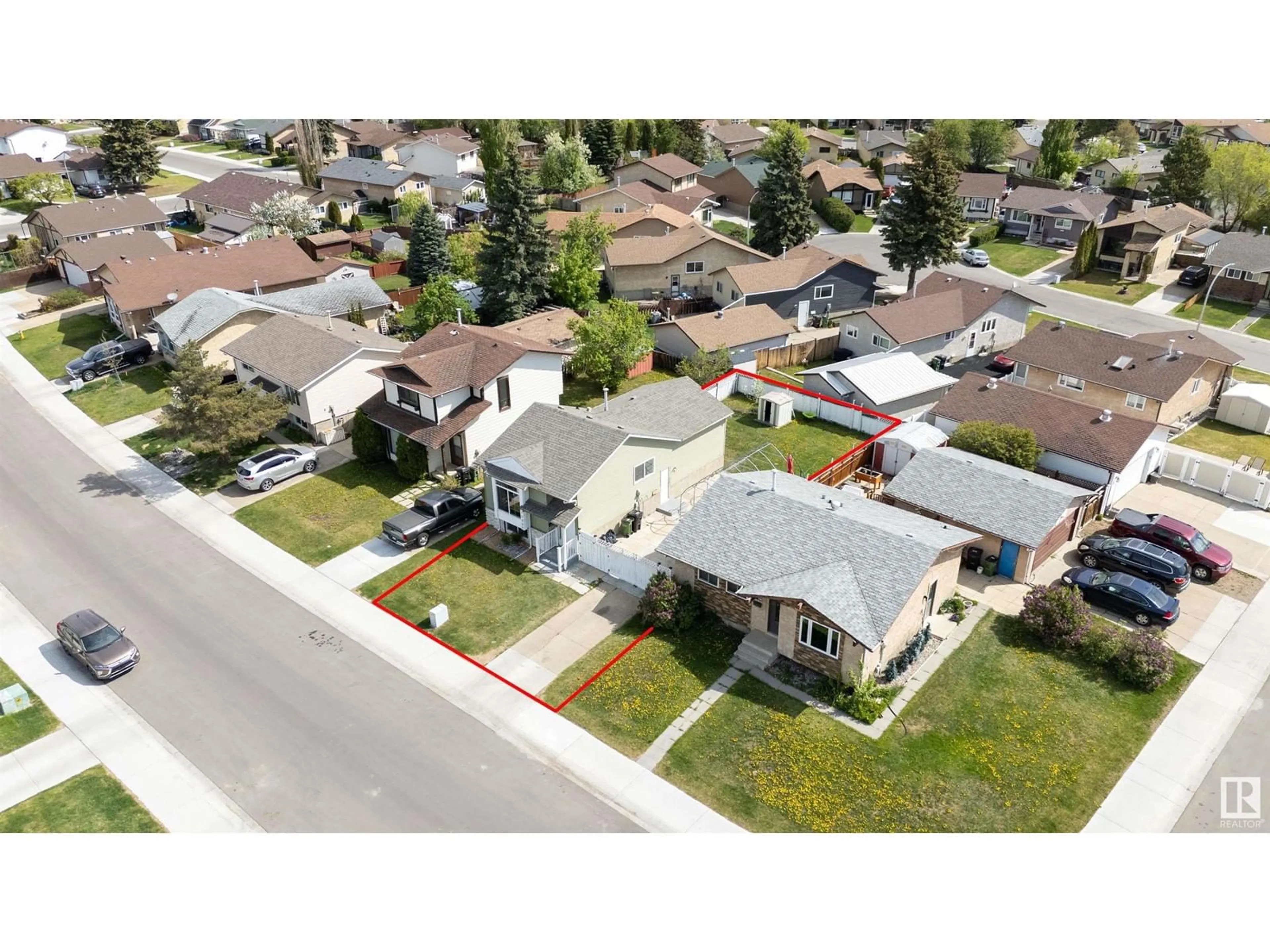 A pic from outside/outdoor area/front of a property/back of a property/a pic from drone, street for 16907 103 ST, Edmonton Alberta T5X4L5