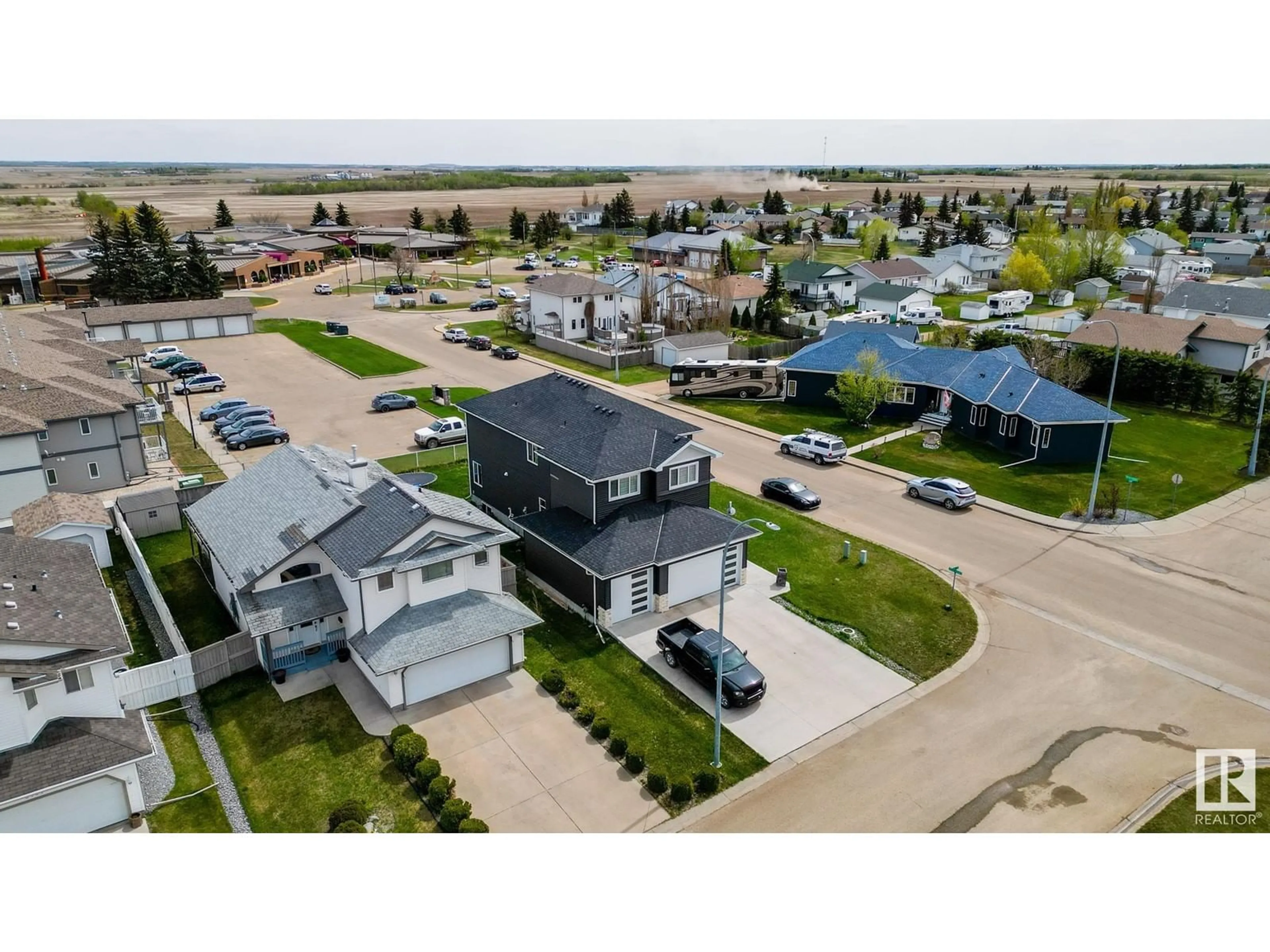 A pic from outside/outdoor area/front of a property/back of a property/a pic from drone, street for 5703 45 ST, Tofield Alberta T4V4Y2