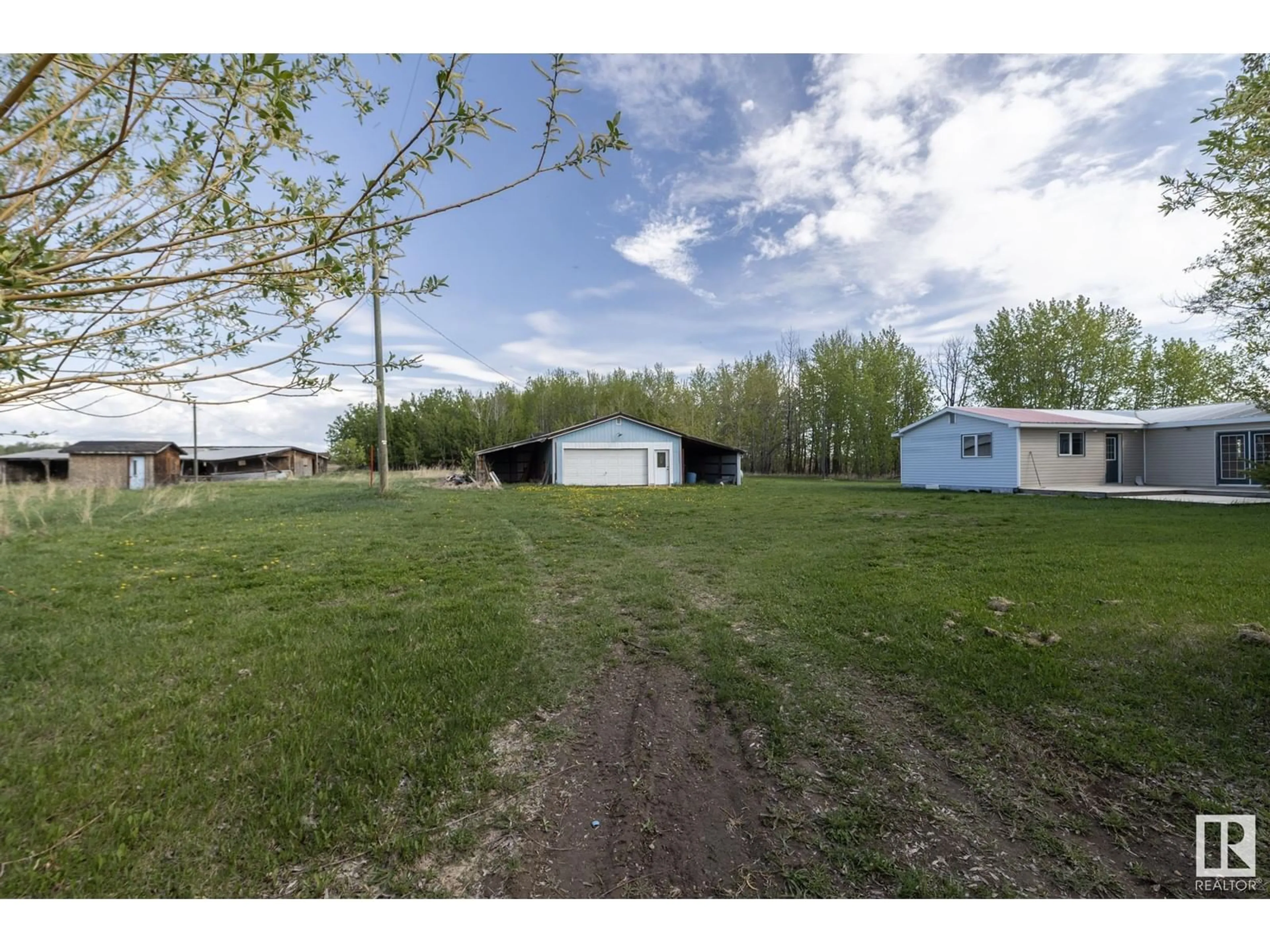 Shed for 7018 TOWNSHIP 600, Rural Barrhead County Alberta T0E2A0