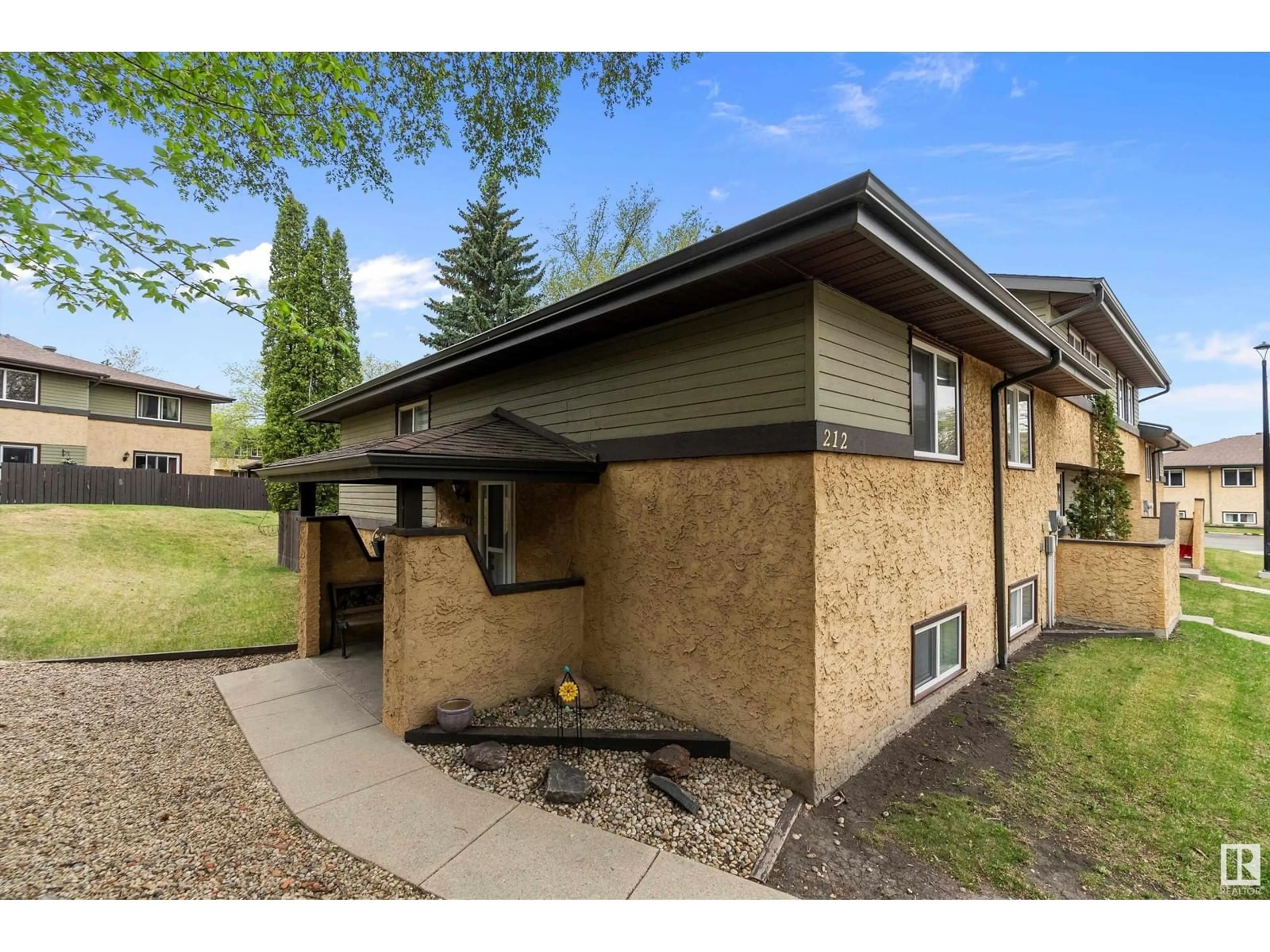 Home with brick exterior material, street for 212 WOODBRIDGE WY, Sherwood Park Alberta T8A3Y3