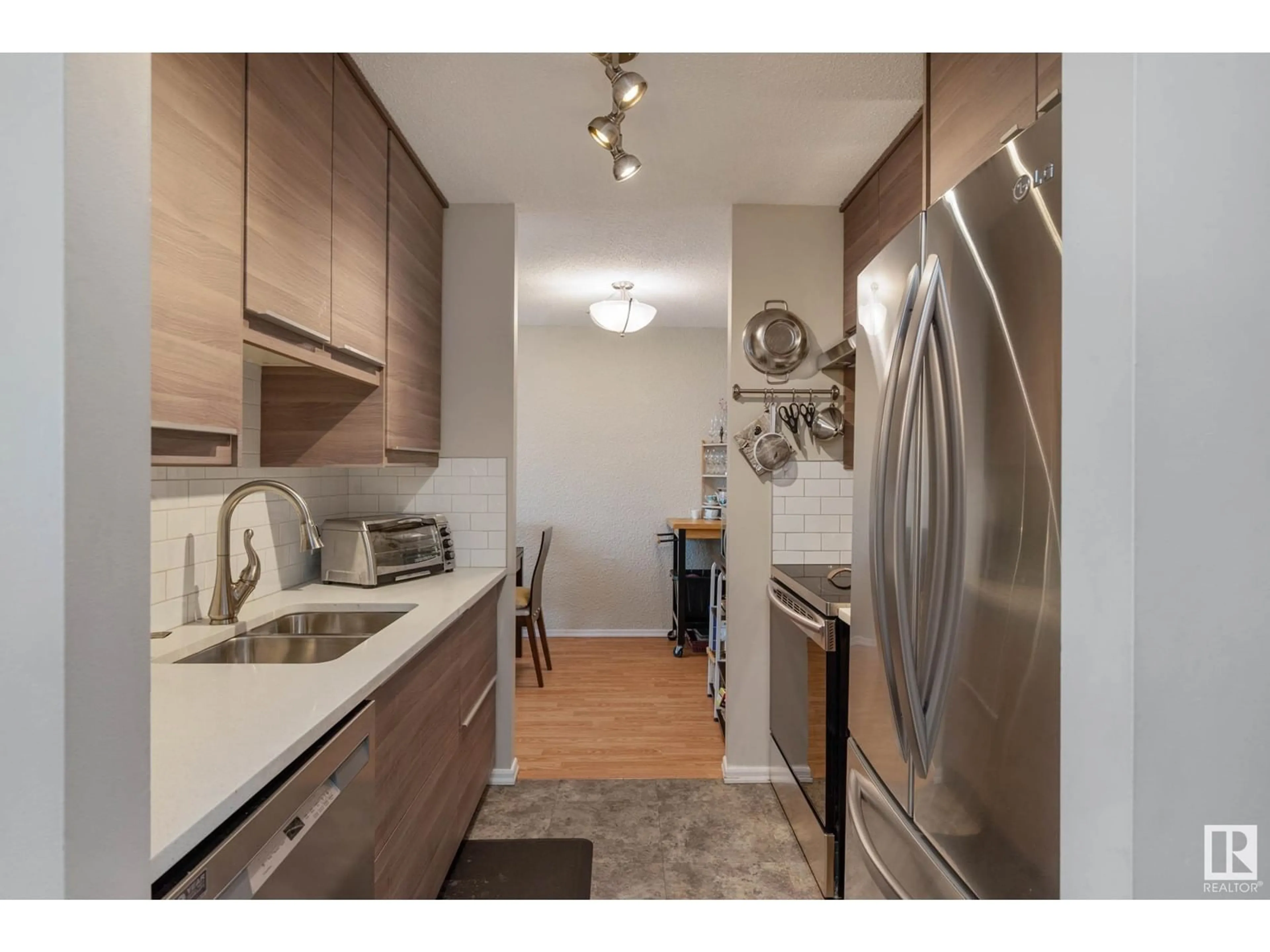 Standard kitchen, unknown for 810 11307 99 AV NW, Edmonton Alberta T5K0H2