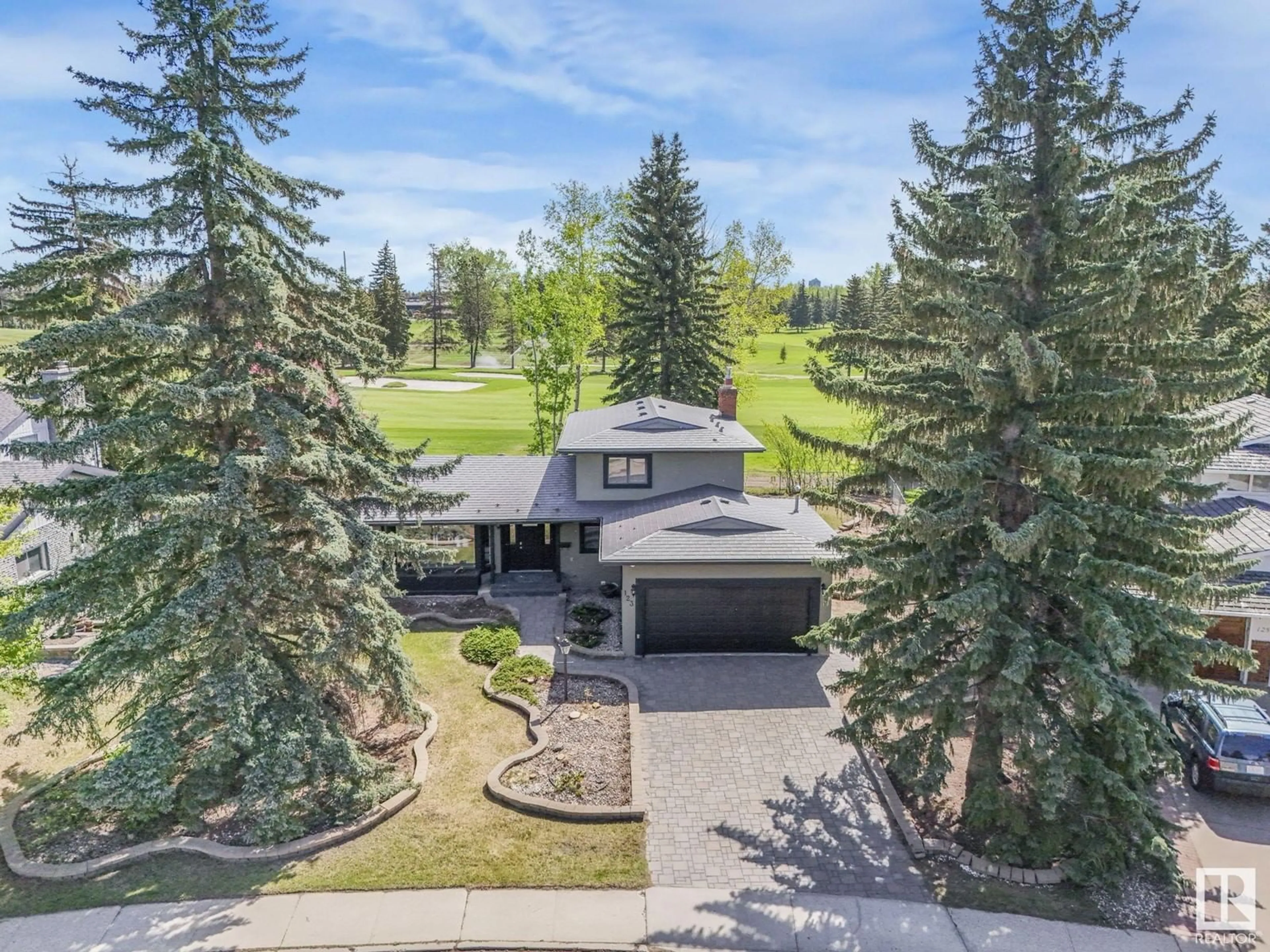 A pic from outside/outdoor area/front of a property/back of a property/a pic from drone, unknown for 123 FAIRWAY DR, Edmonton Alberta T6J2C2