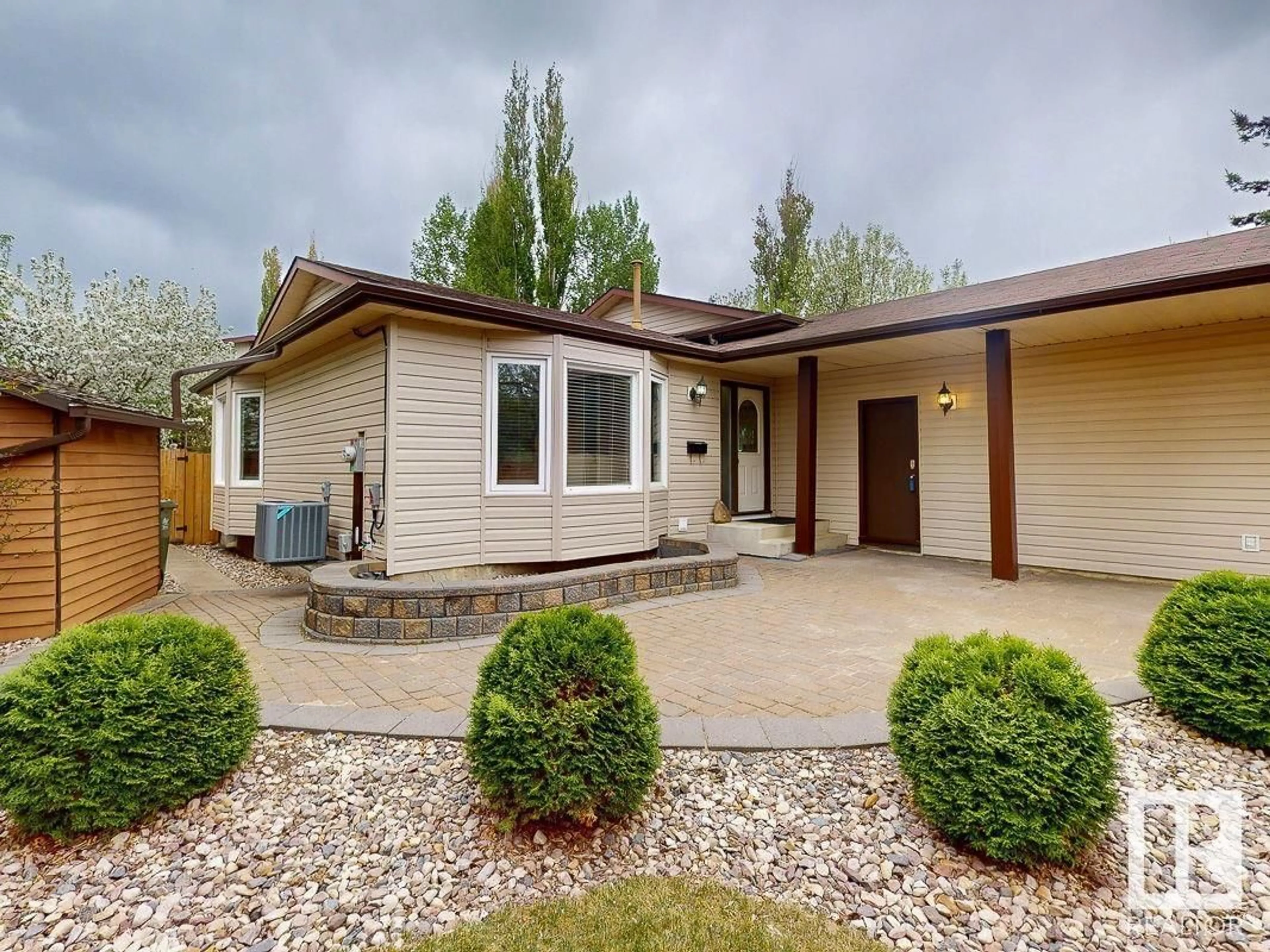 Home with vinyl exterior material, street for 37 PATTERSON CR, St. Albert Alberta T8N4T8