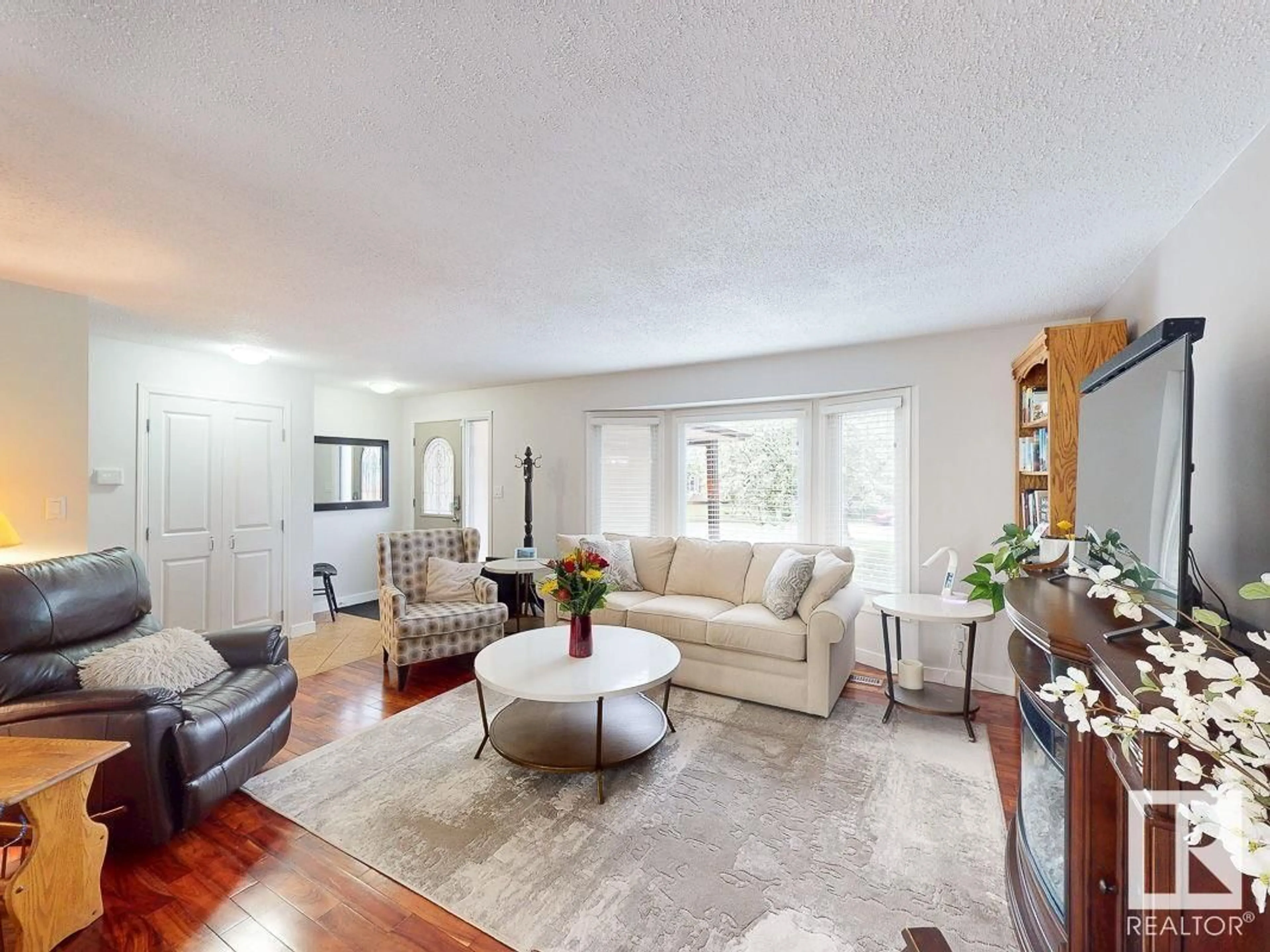 Living room with furniture, wood/laminate floor for 37 PATTERSON CR, St. Albert Alberta T8N4T8