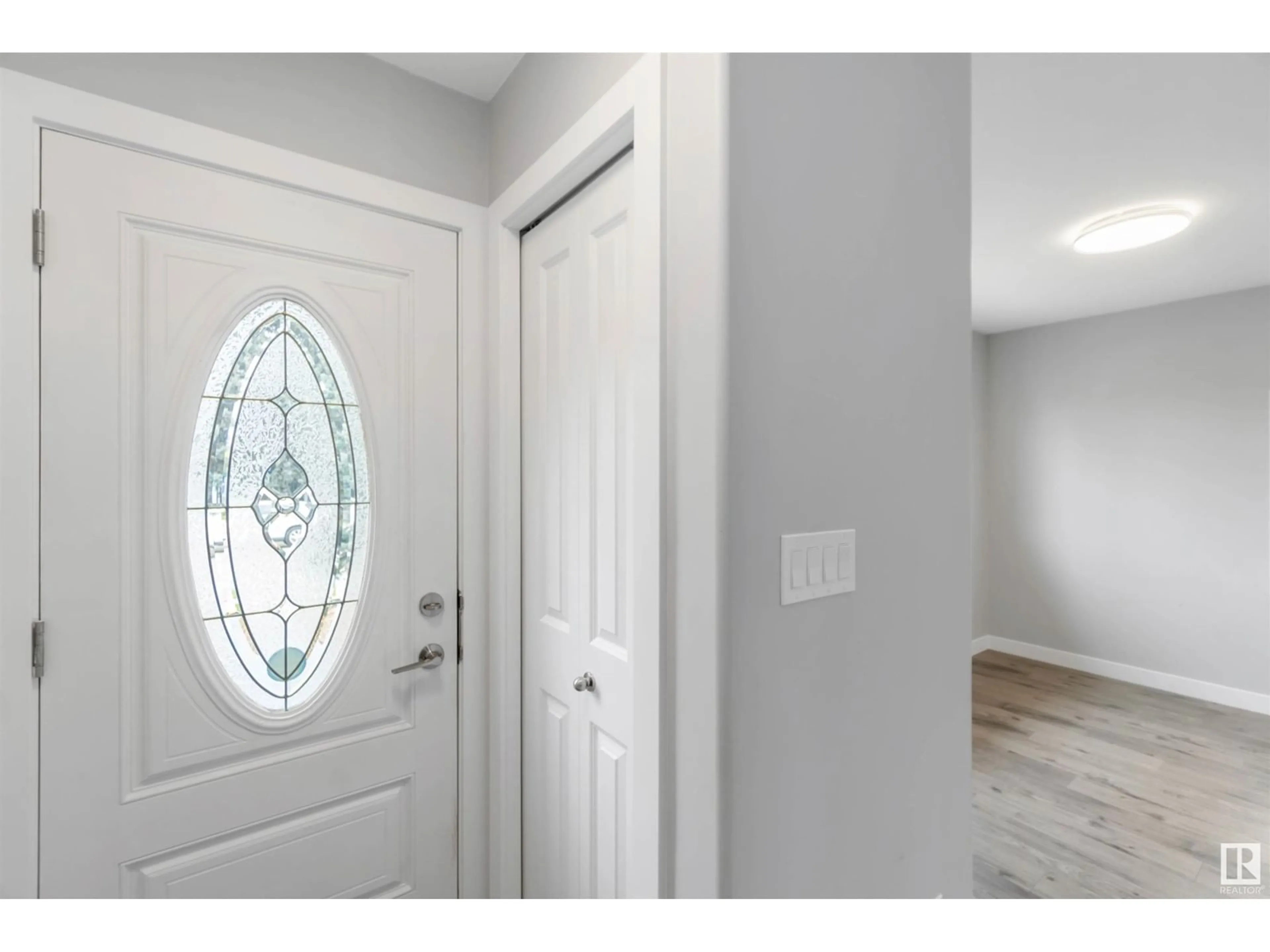 Indoor entryway for 2 ST. ANDREWS AV, Stony Plain Alberta T7Z1K6