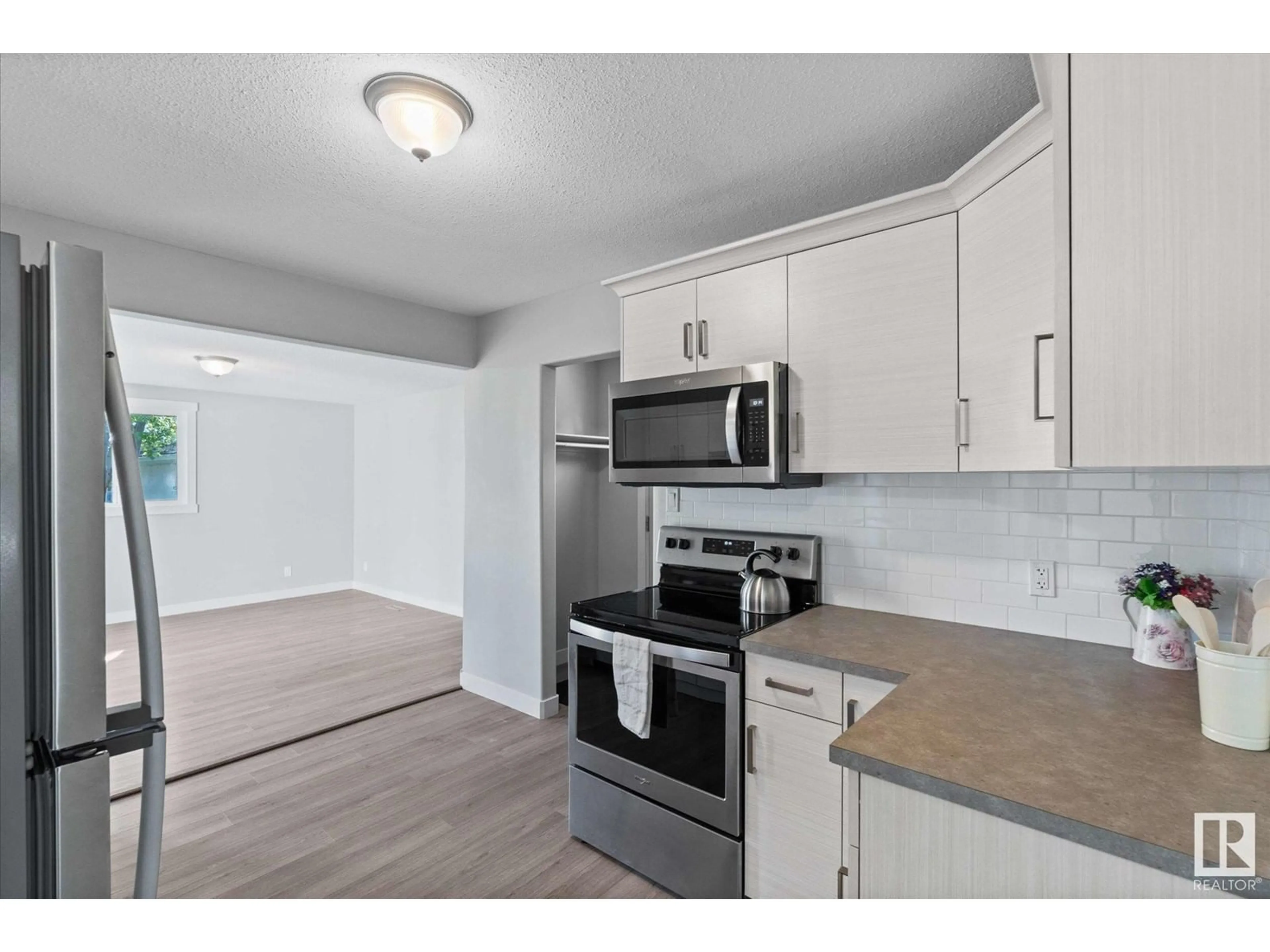 Unknown for 5325 46 ST, Vegreville Alberta T9C1C4