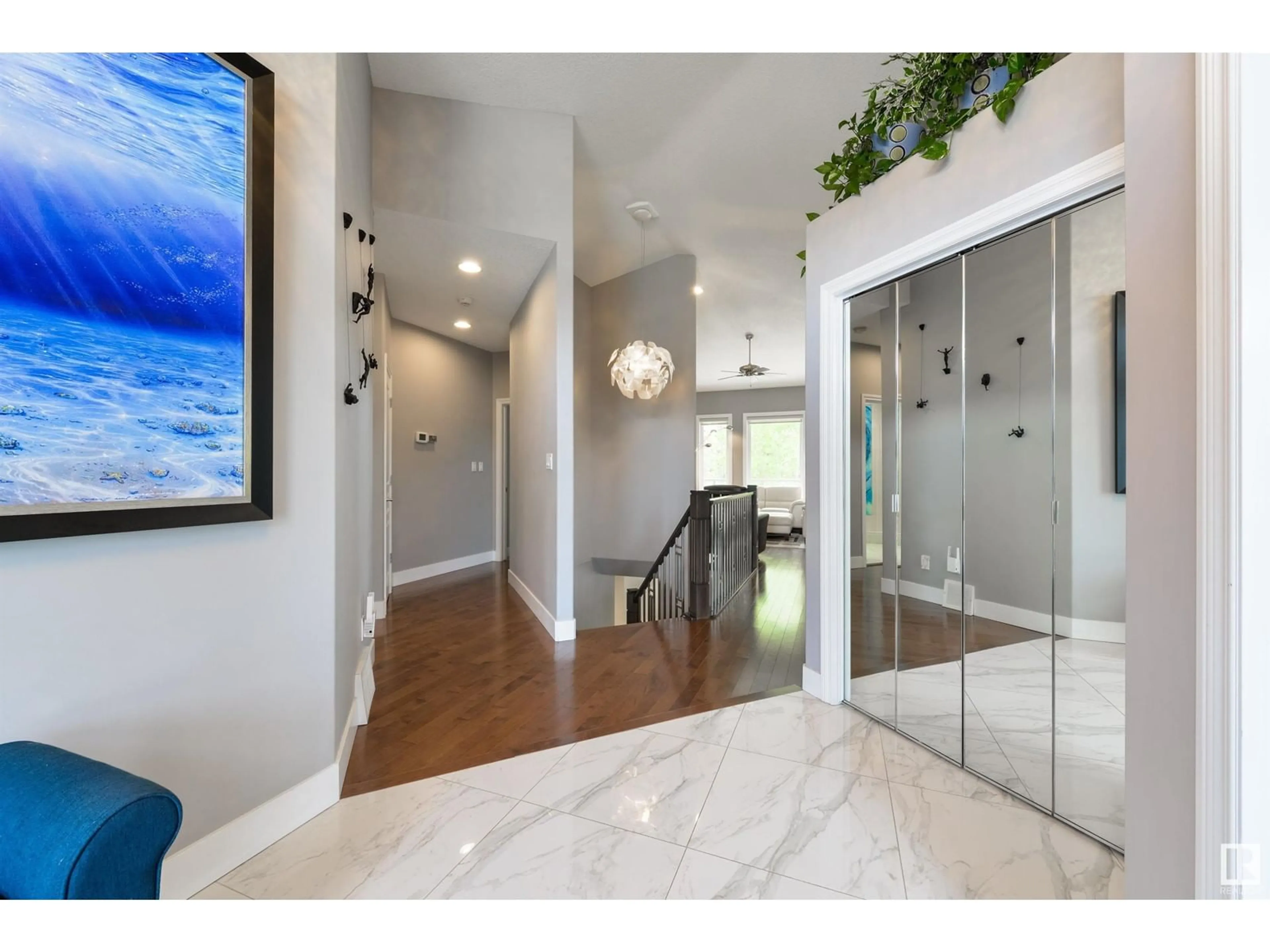 Indoor entryway for 14 PRESTIGE NW, Edmonton Alberta T6M2T3