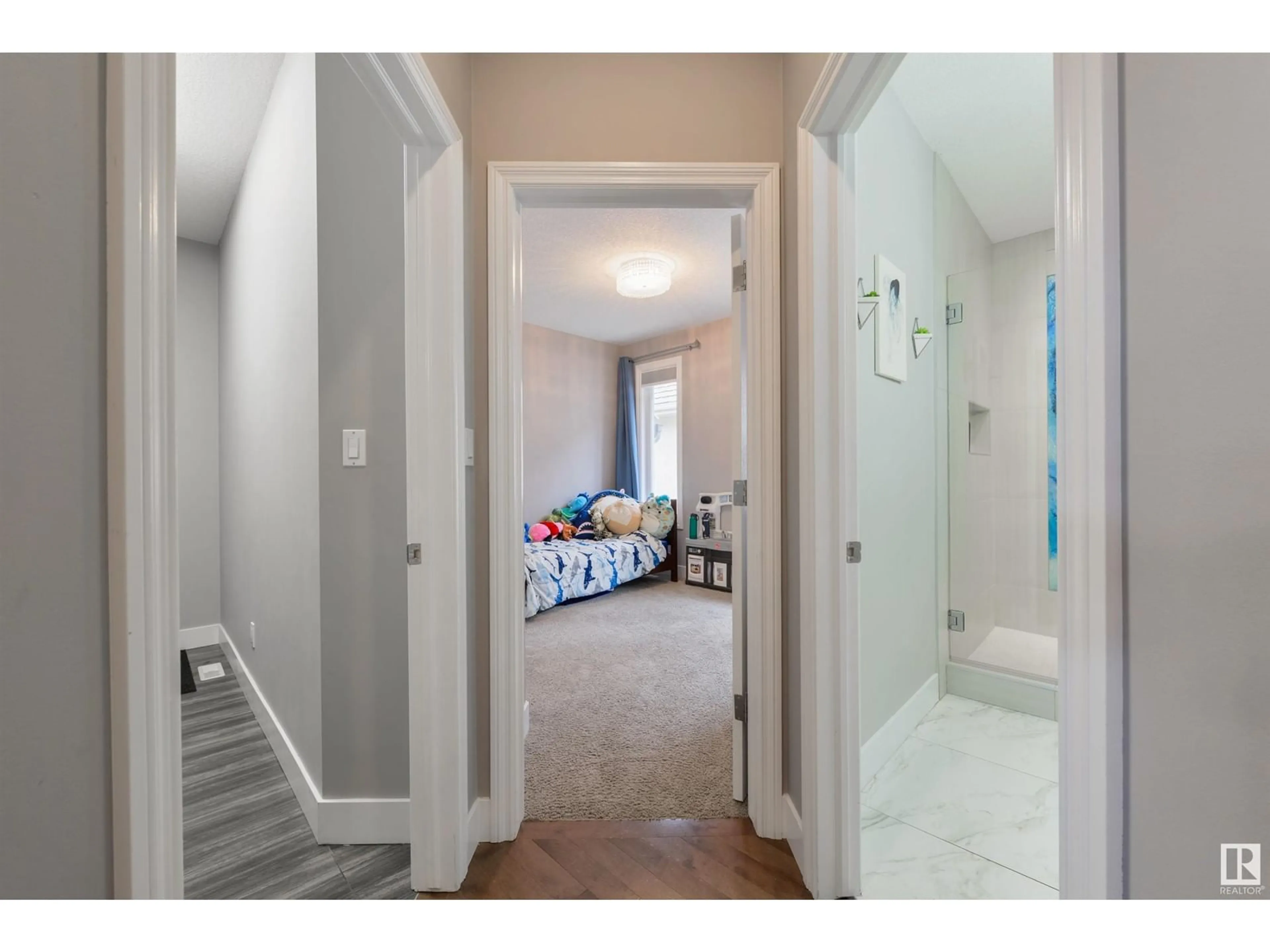Indoor entryway for 14 PRESTIGE NW, Edmonton Alberta T6M2T3