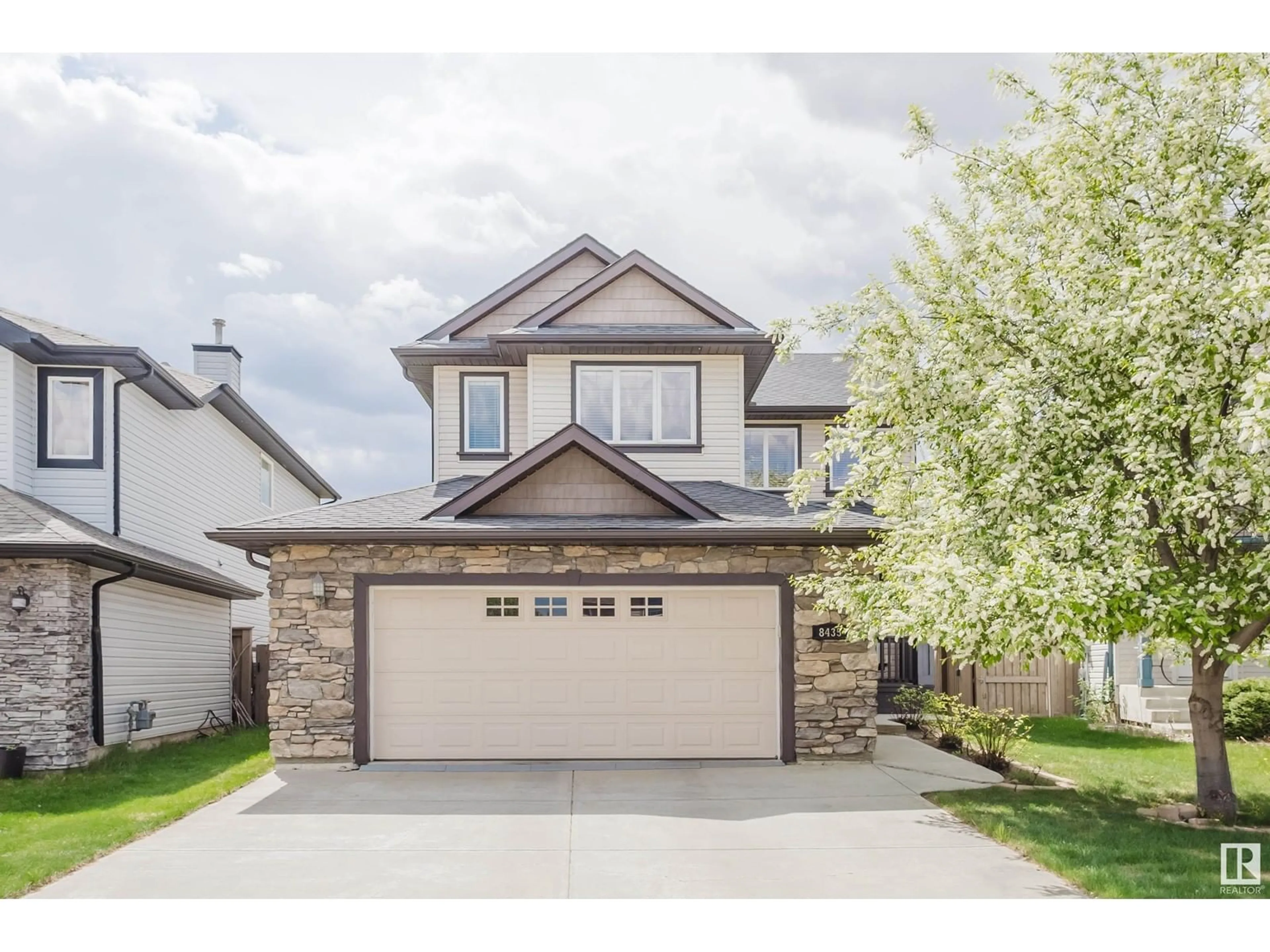 Home with vinyl exterior material, street for 8435 SLOANE CR, Edmonton Alberta T6R0L3