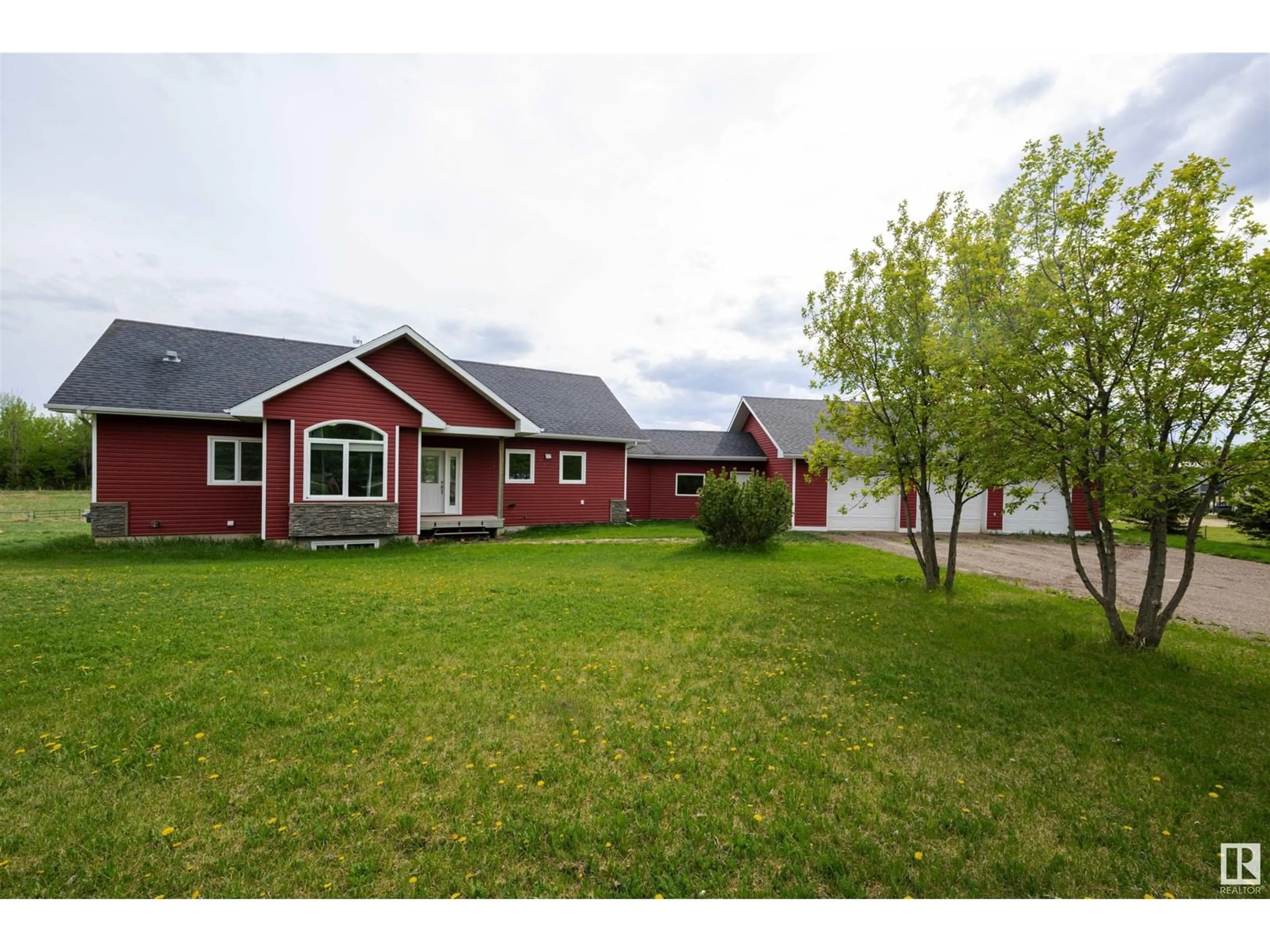 A pic from outside/outdoor area/front of a property/back of a property/a pic from drone, unknown for 130 RGE ROAD 232, Rural Leduc County Alberta T4X0K9