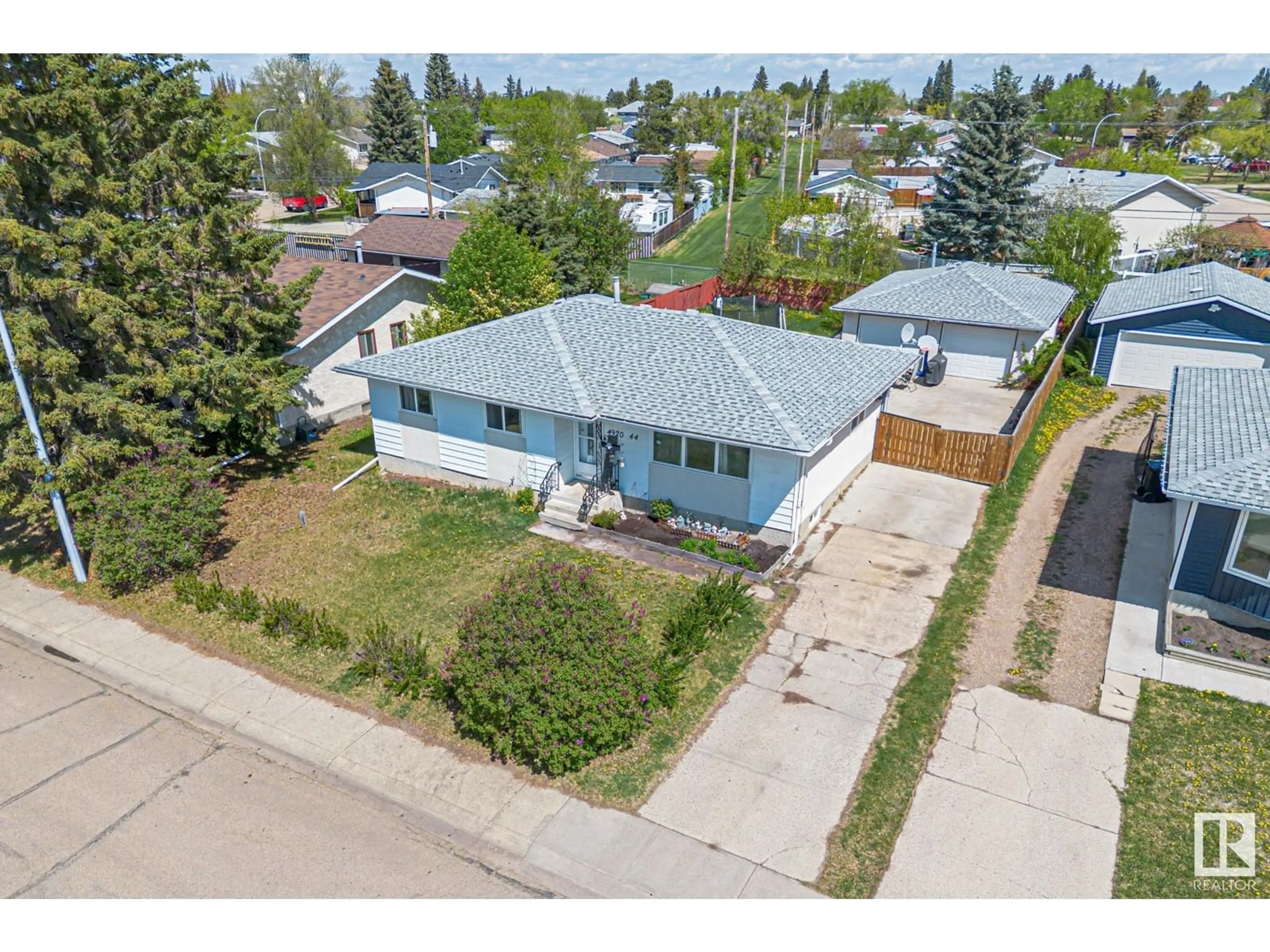 A pic from outside/outdoor area/front of a property/back of a property/a pic from drone, street for 4920 44 AV, Gibbons Alberta T0A1N0