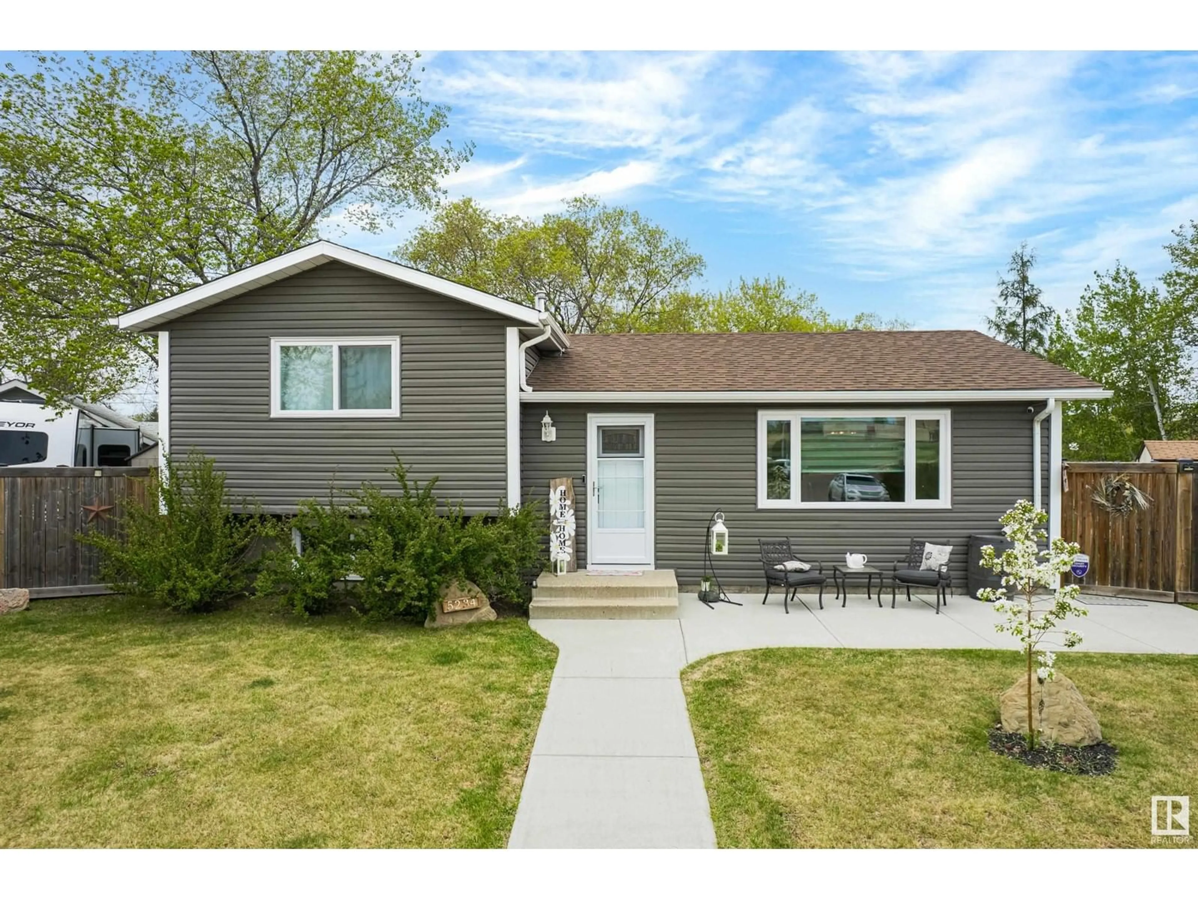 Home with vinyl exterior material, street for 5234 46 ST, Bon Accord Alberta T0A0K0