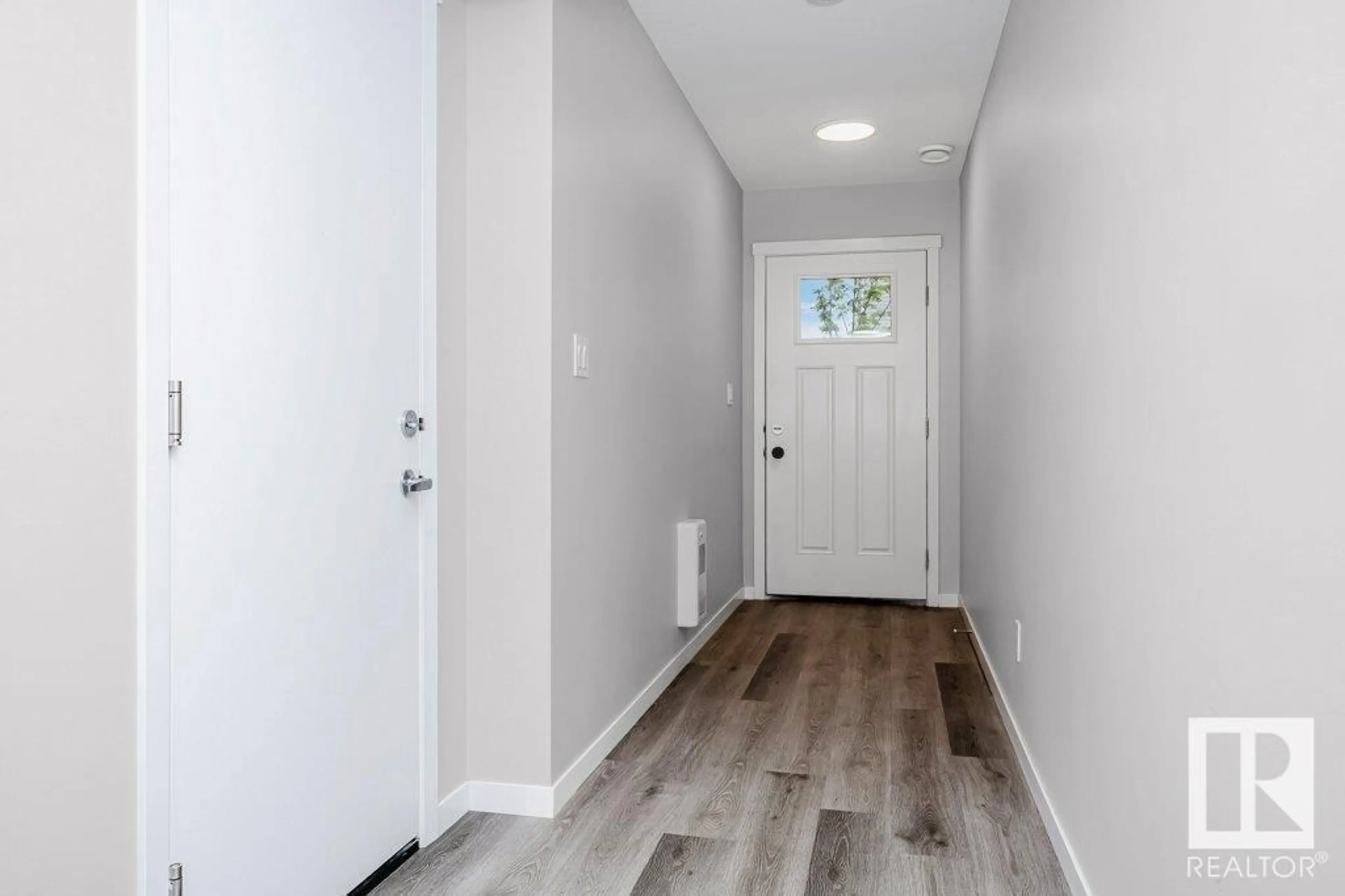 Indoor entryway for 320 - 58 SECORD BV, Edmonton Alberta T5T7E8