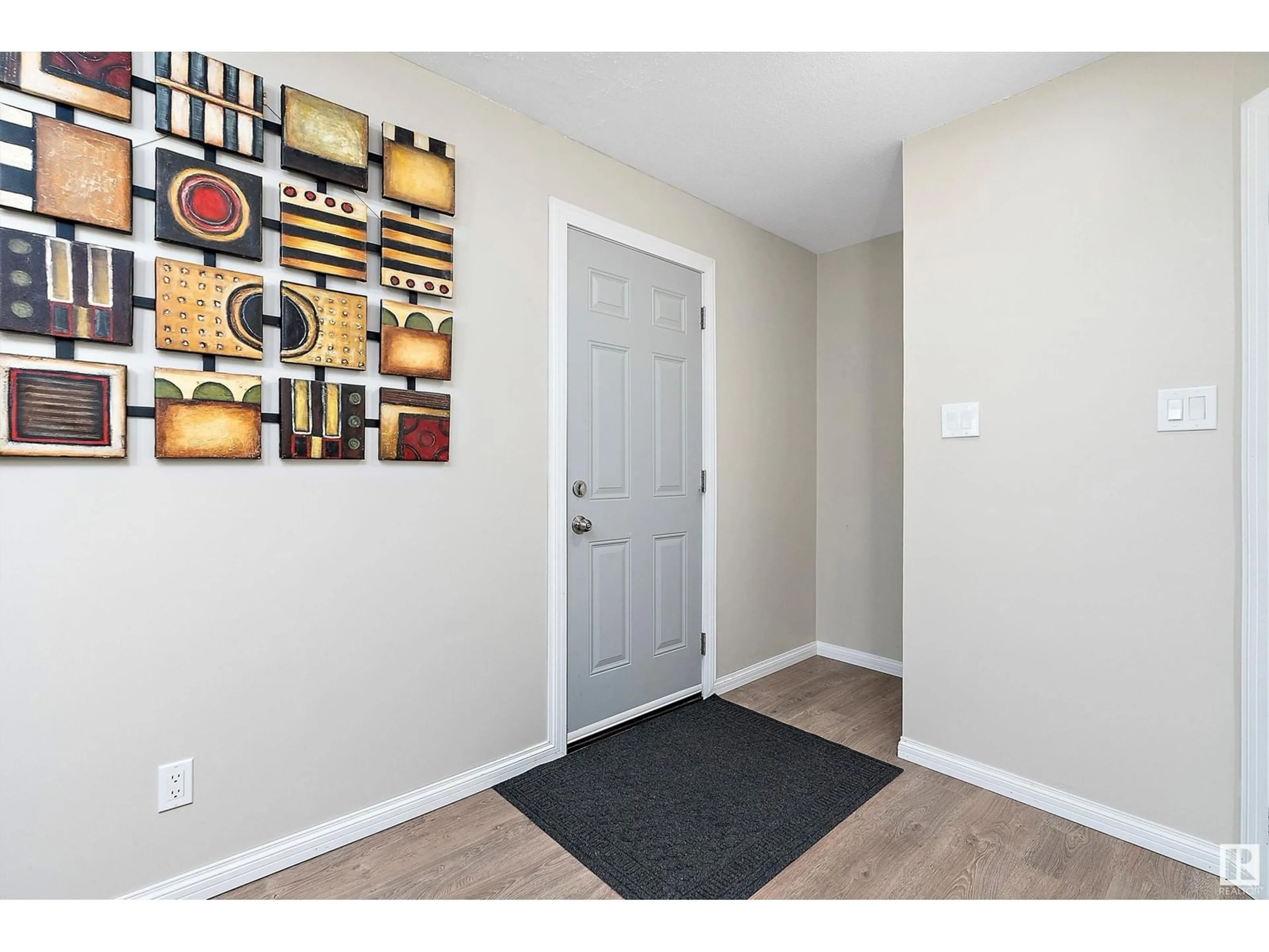 Indoor entryway for 17526 76 AV, Edmonton Alberta T5T0H8