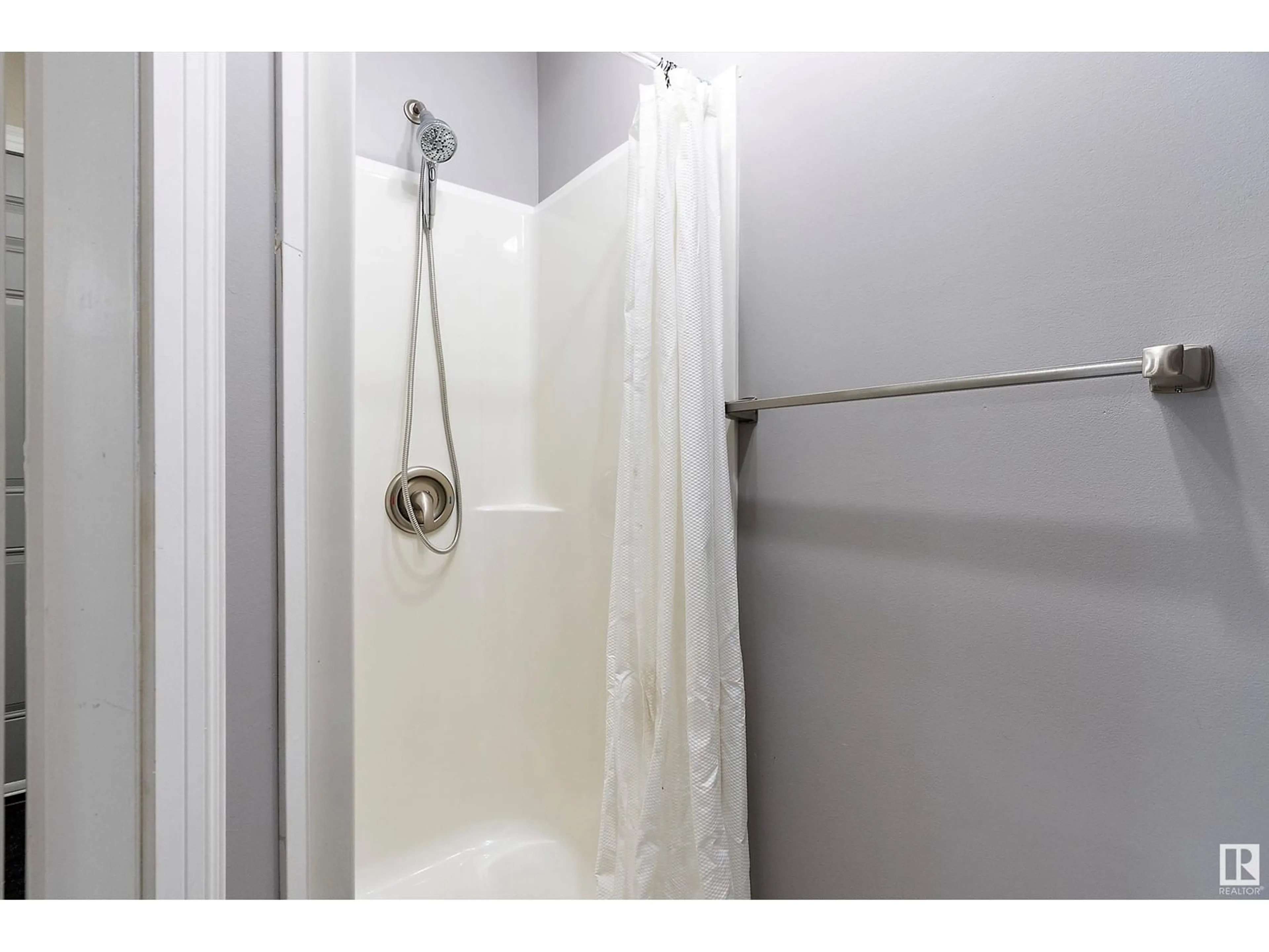 Standard bathroom, unknown for 17526 76 AV, Edmonton Alberta T5T0H8
