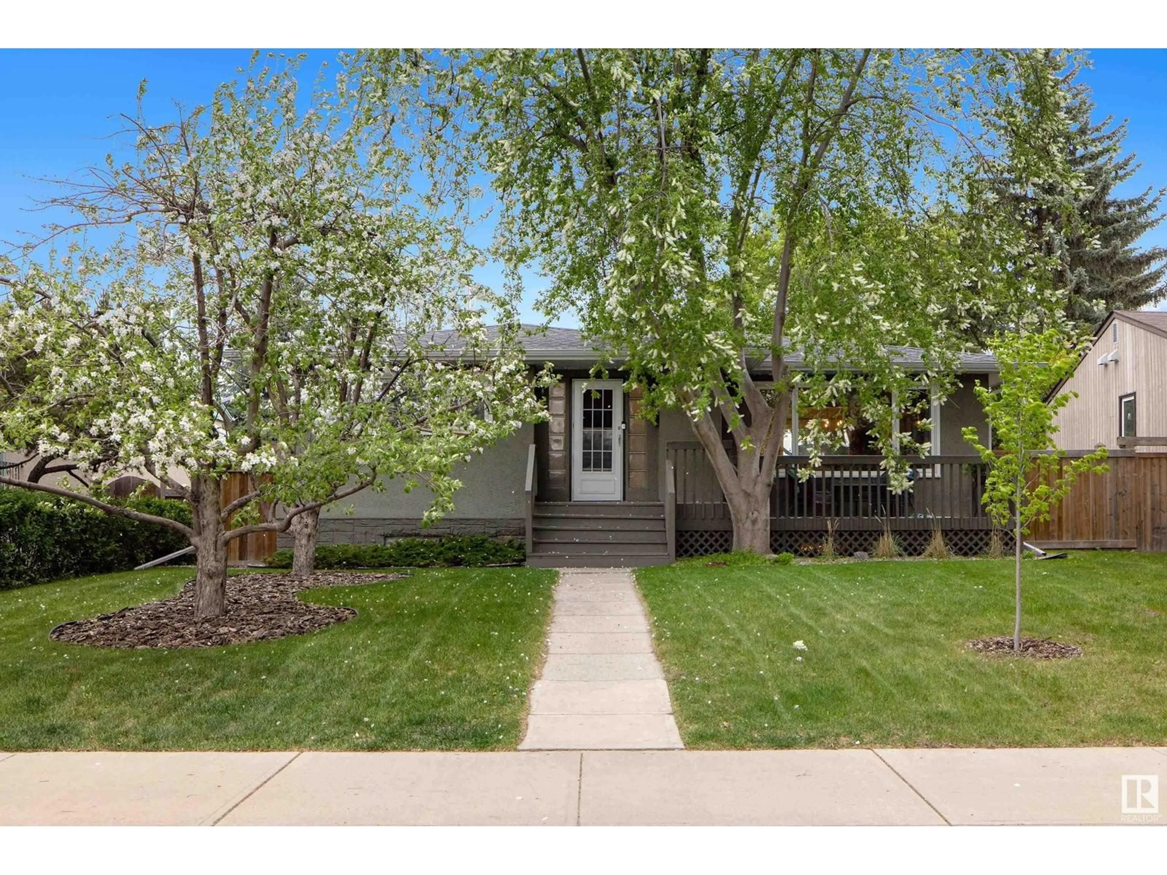 Unknown for 8746 STRATHEARN DR, Edmonton Alberta T6C4C7