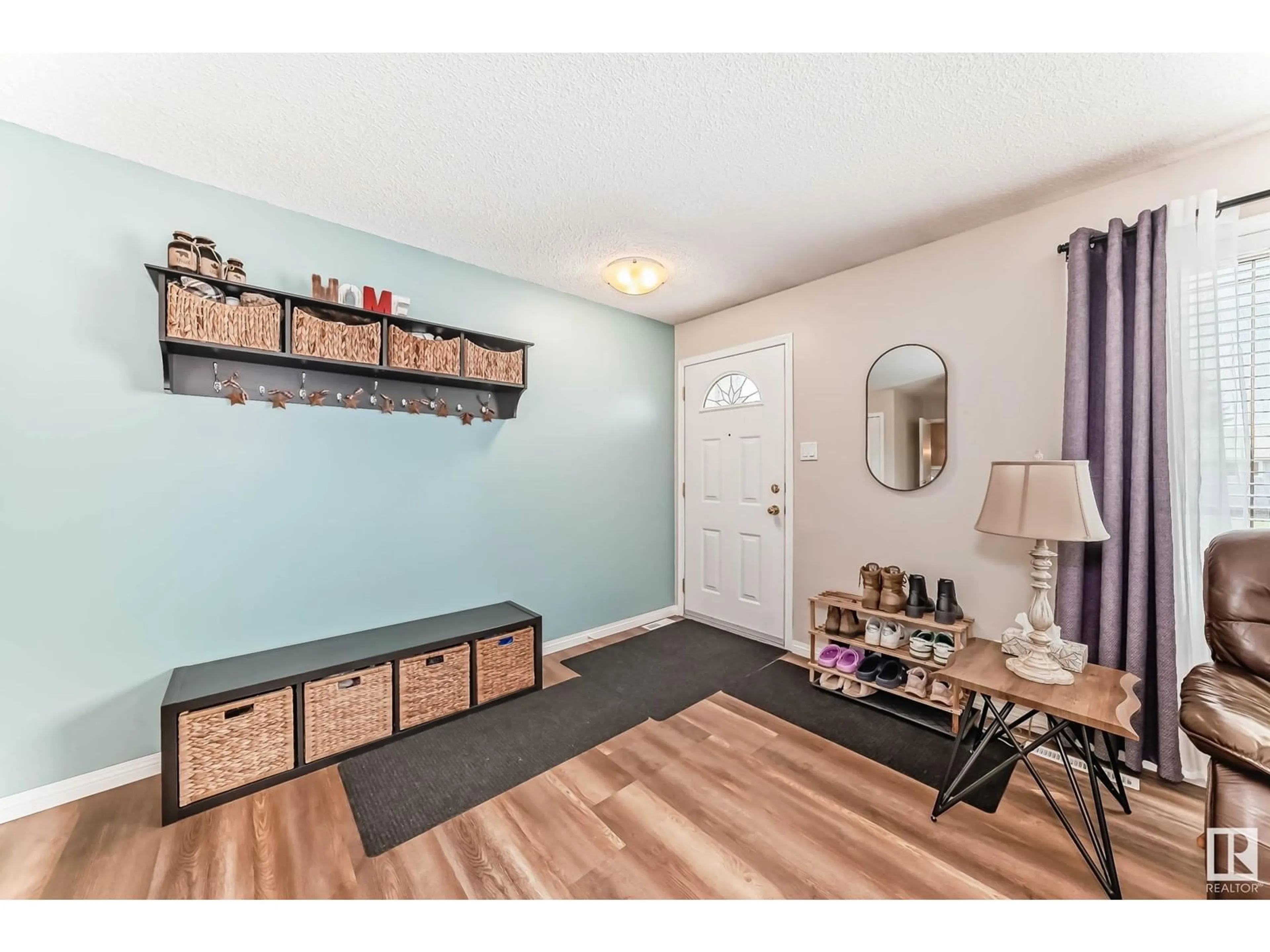 Indoor entryway for 7908 130A AV, Edmonton Alberta T5C1Z4