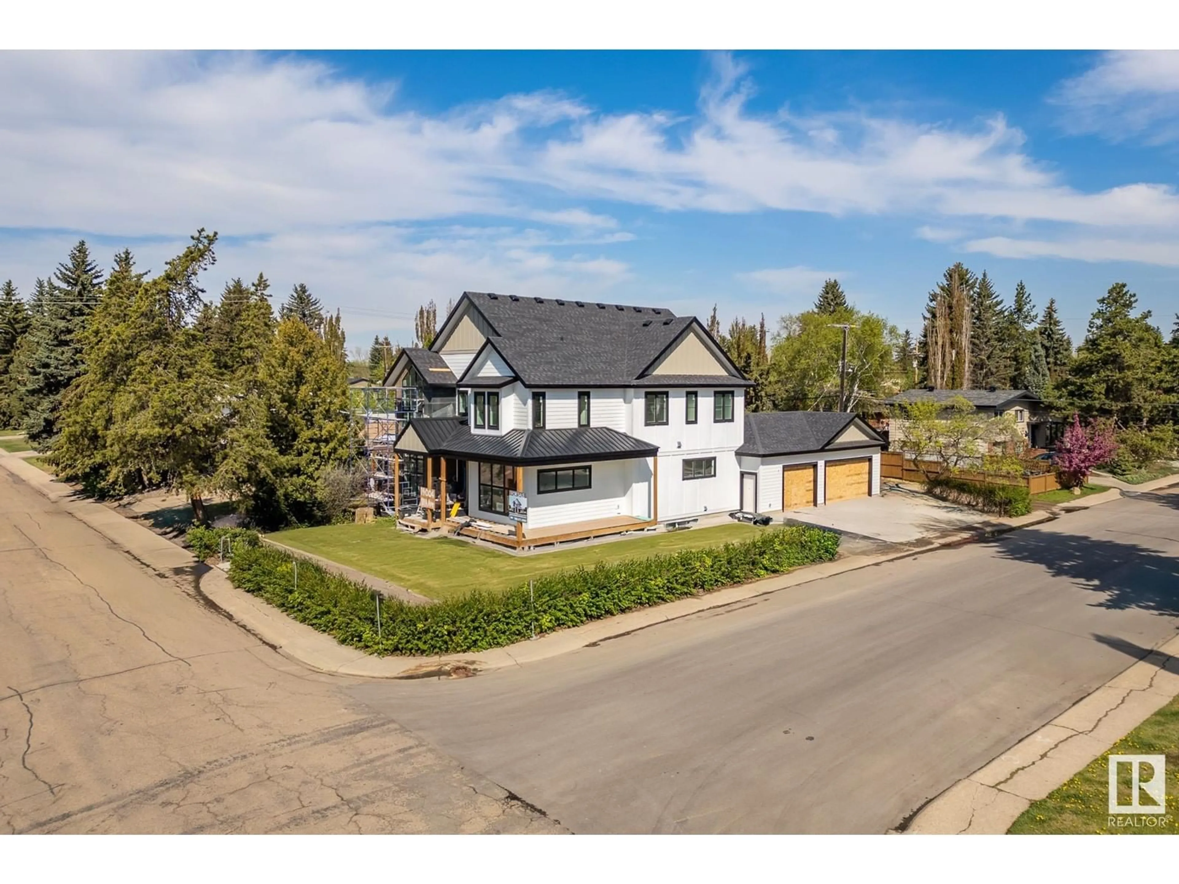A pic from outside/outdoor area/front of a property/back of a property/a pic from drone, street for 14004 89A AV, Edmonton Alberta T5R0J5