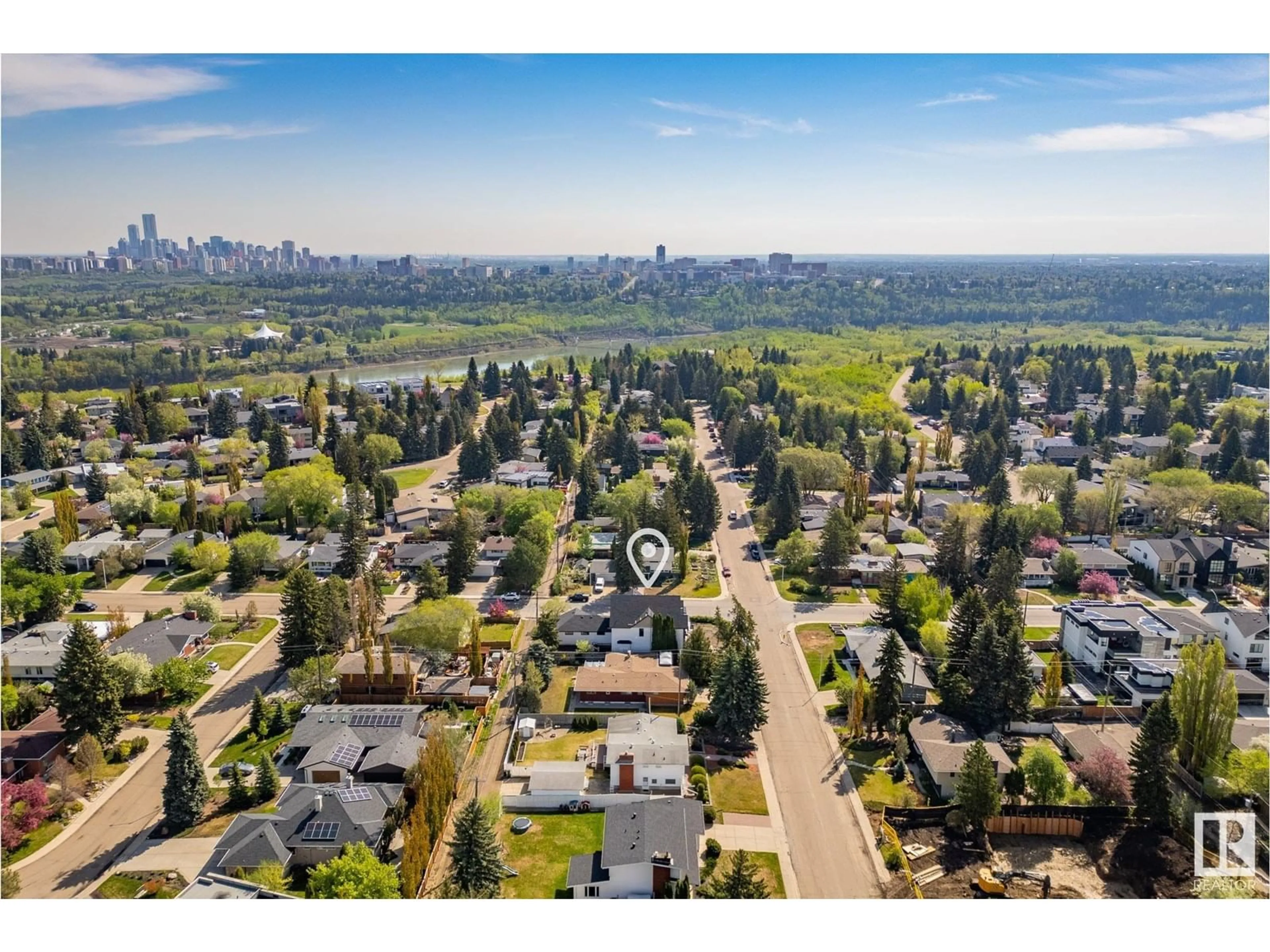 A pic from outside/outdoor area/front of a property/back of a property/a pic from drone, street for 14004 89A AV, Edmonton Alberta T5R0J5