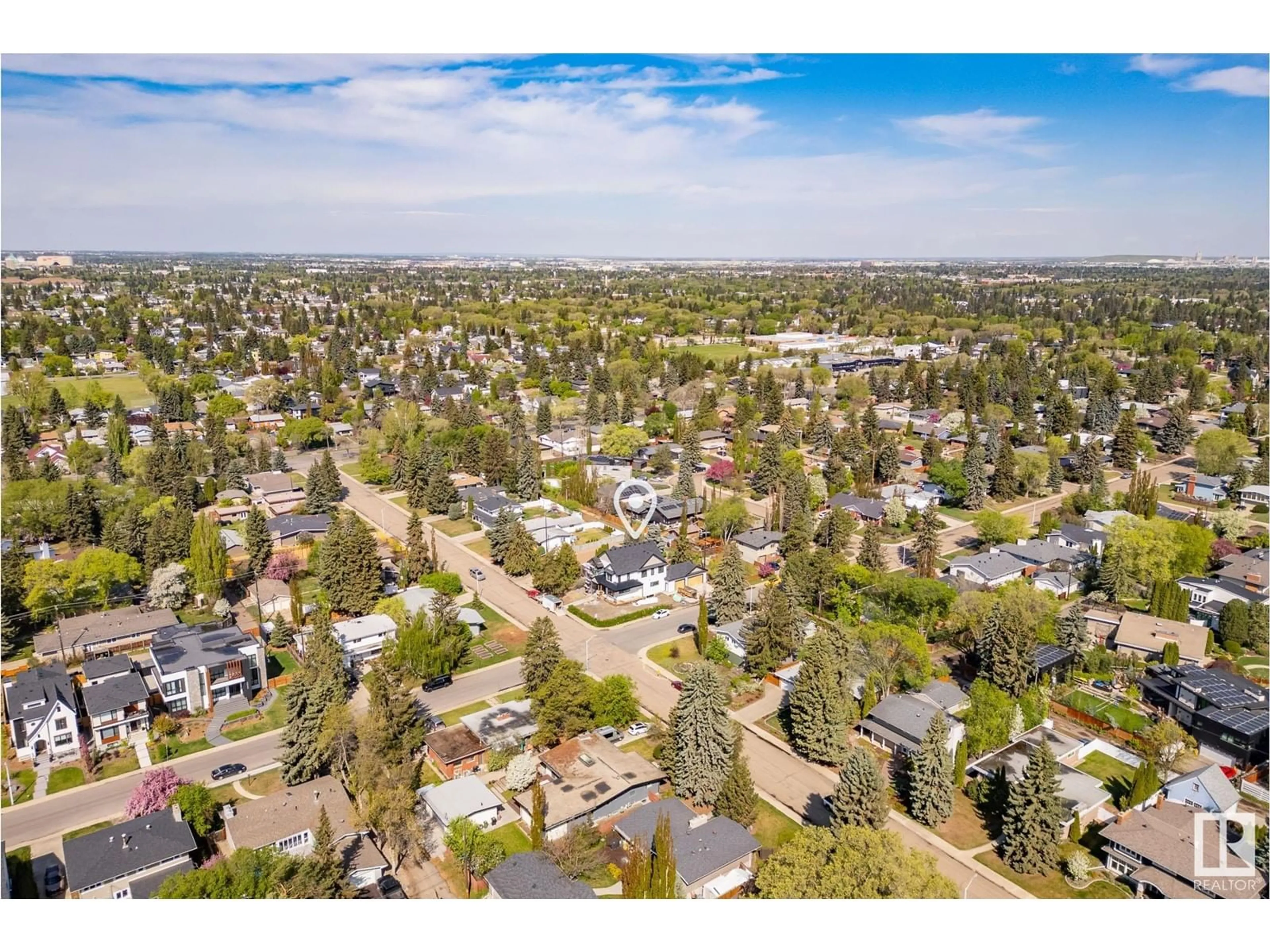 A pic from outside/outdoor area/front of a property/back of a property/a pic from drone, unknown for 14004 89A AV, Edmonton Alberta T5R0J5